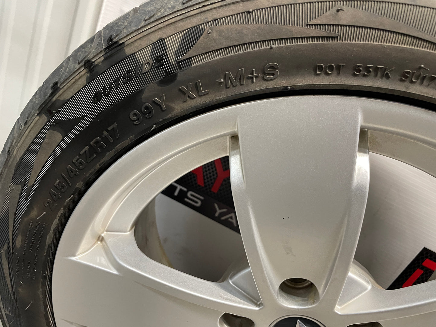 2004 Pontiac GTO Wheels and Tires 17X8 OEM