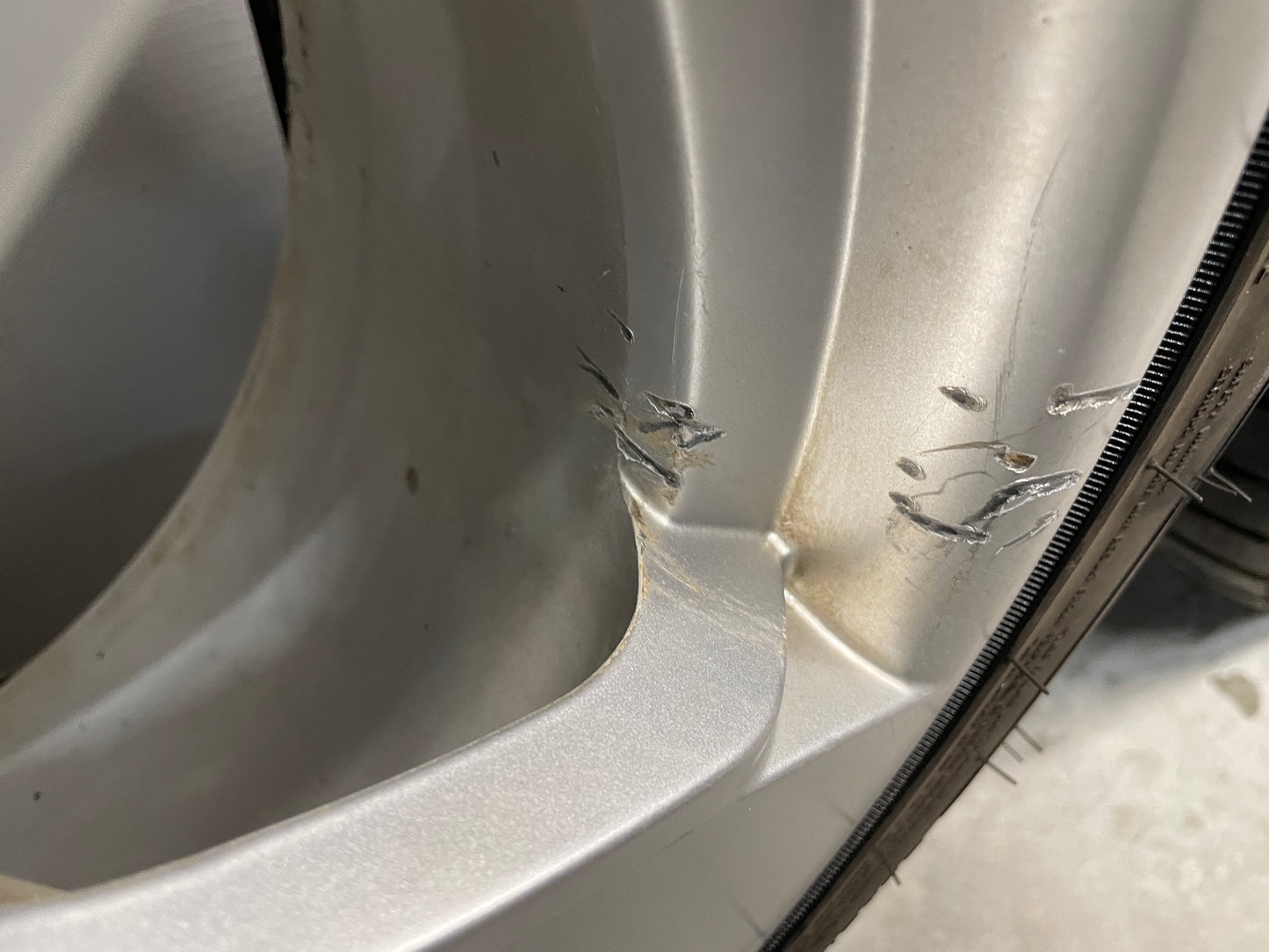 2004 Pontiac GTO Wheels and Tires 17X8 OEM