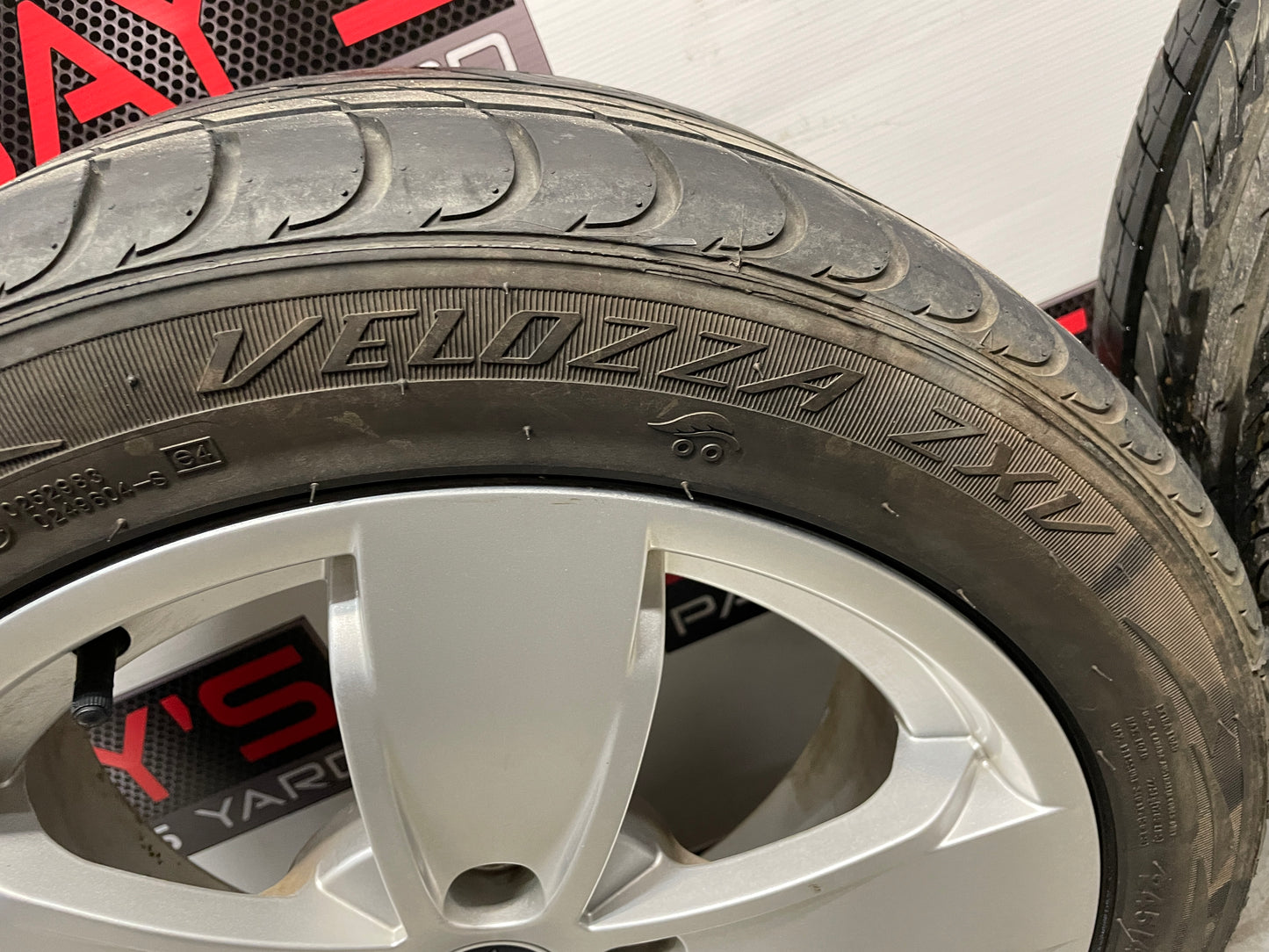 2004 Pontiac GTO Wheels and Tires 17X8 OEM