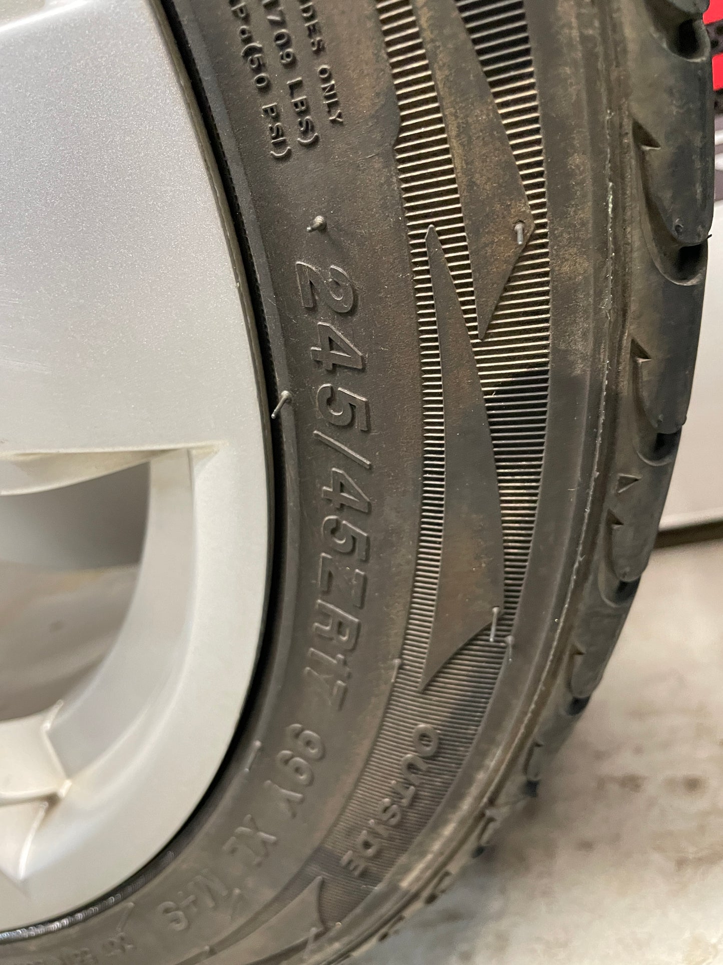 2004 Pontiac GTO Wheels and Tires 17X8 OEM