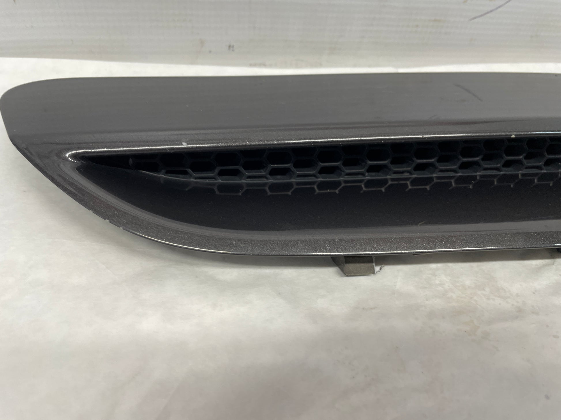 2009 Pontiac G8 Base RH Passenger Hood Vent Scoop OEM - Day's Parts Yard