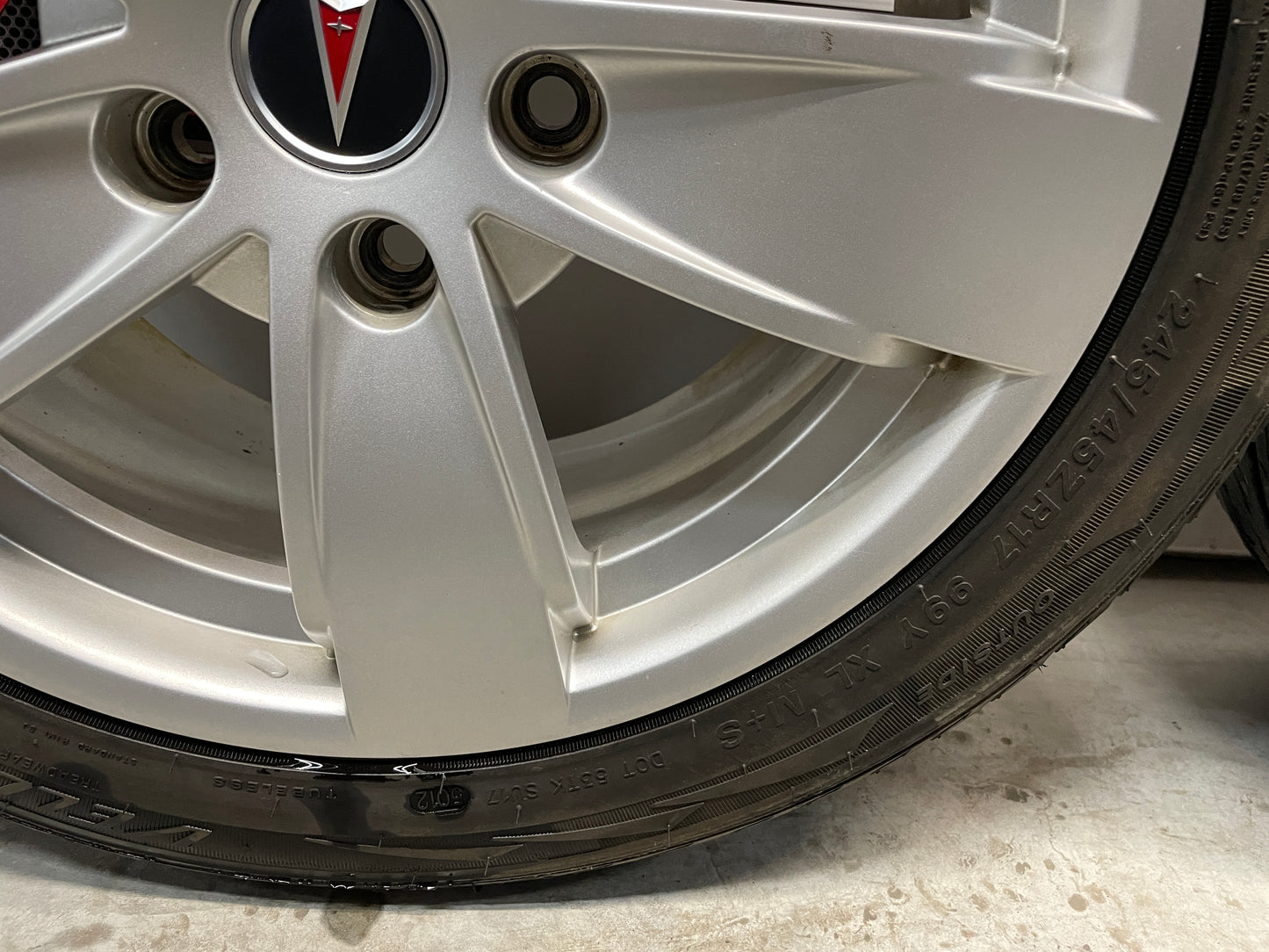 2004 Pontiac GTO Wheels and Tires 17X8 OEM