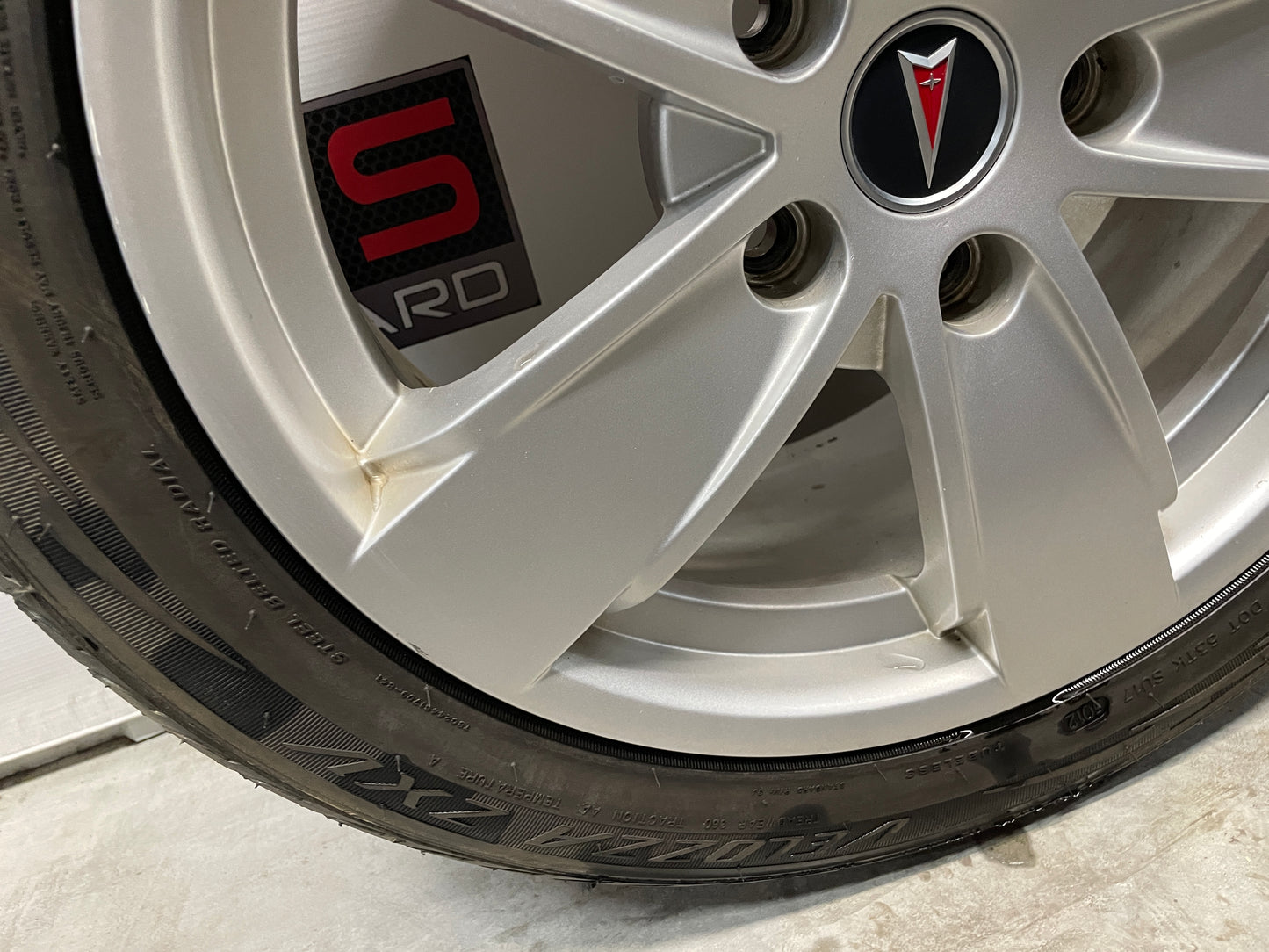 2004 Pontiac GTO Wheels and Tires 17X8 OEM