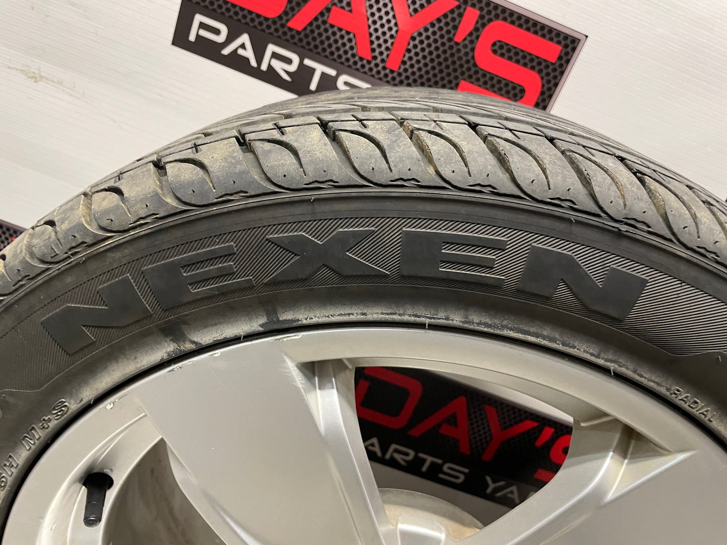 2004 Pontiac GTO Wheels and Tires 17X8 OEM