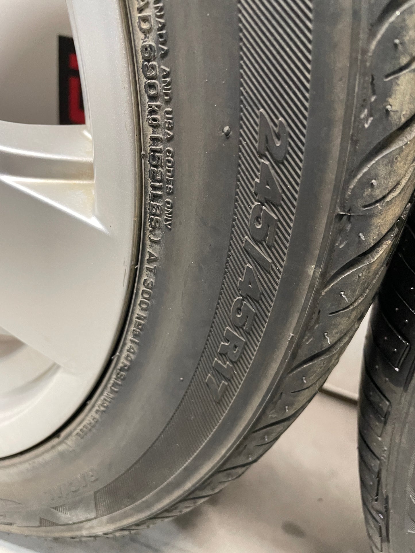 2004 Pontiac GTO Wheels and Tires 17X8 OEM