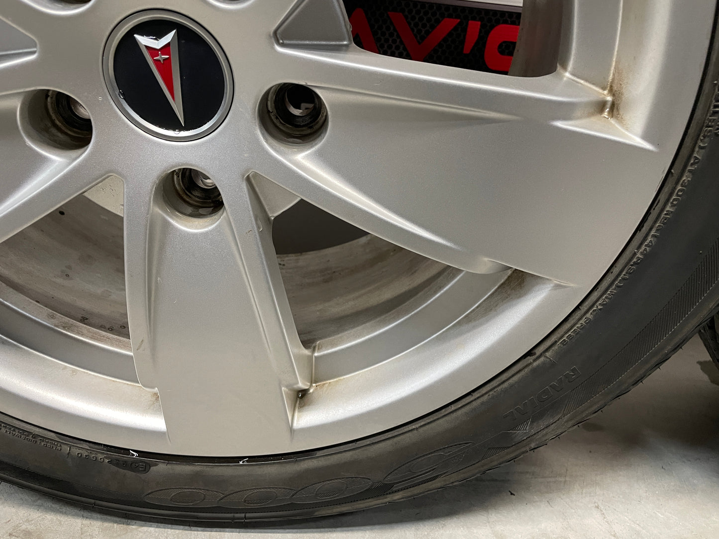 2004 Pontiac GTO Wheels and Tires 17X8 OEM
