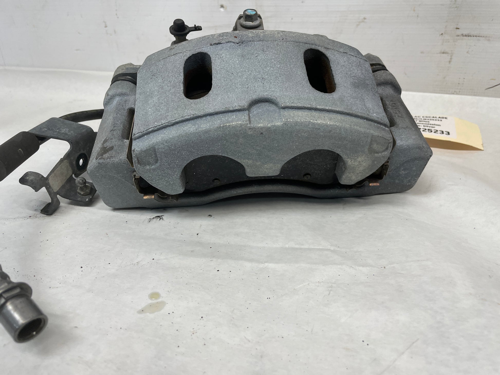2018 Cadillac Escalade Front Brake Calipers OEM - Day's Parts Yard
