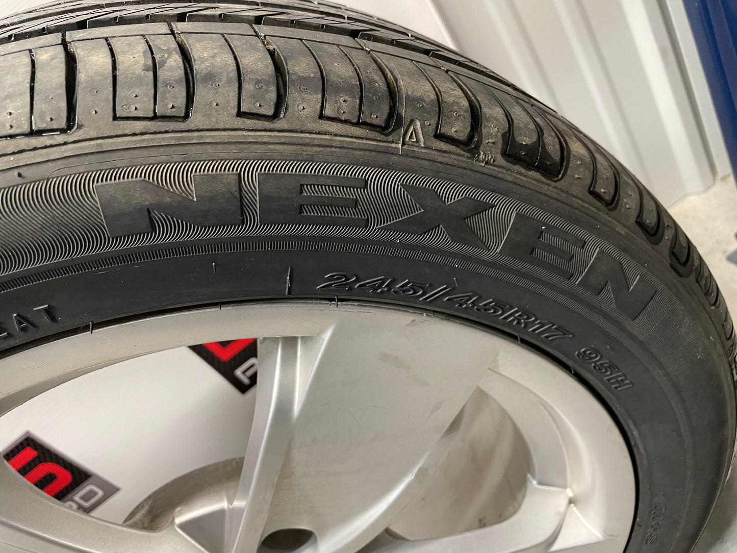 2004 Pontiac GTO Wheels and Tires 17X8 OEM