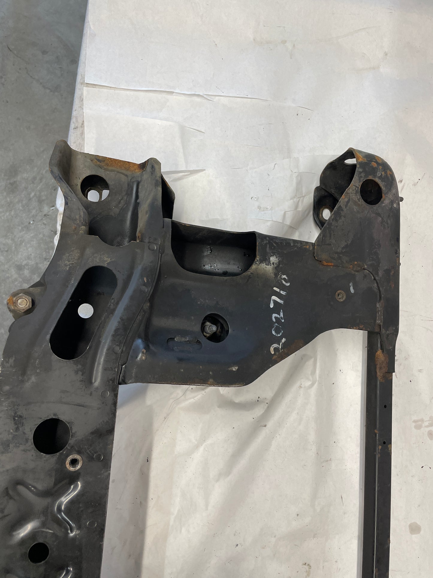 2005 Pontiac GTO Front Suspension Engine Cradle K Member Sub Frame OEM - Day's Parts Yard