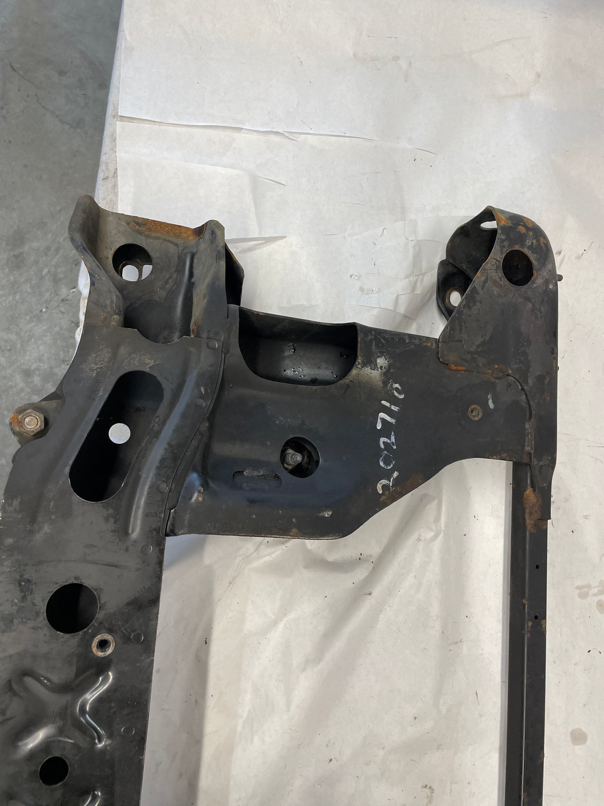 2005 Pontiac GTO Front Suspension Engine Cradle K Member Sub Frame OEM - Day's Parts Yard