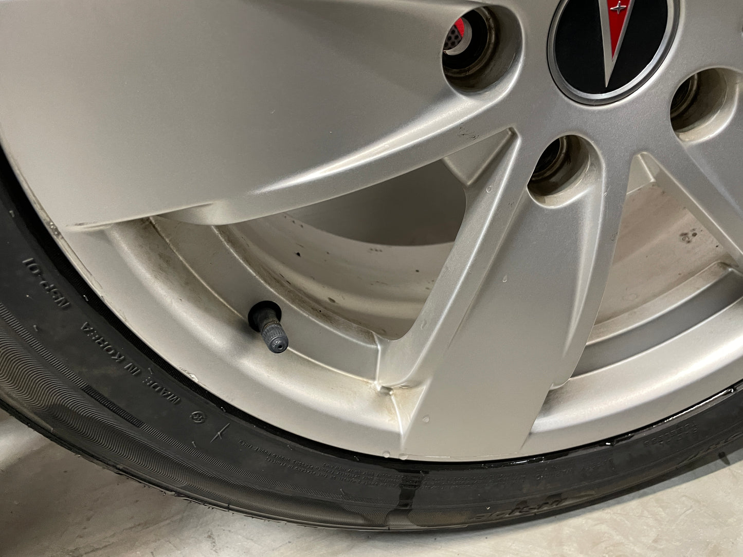 2004 Pontiac GTO Wheels and Tires 17X8 OEM