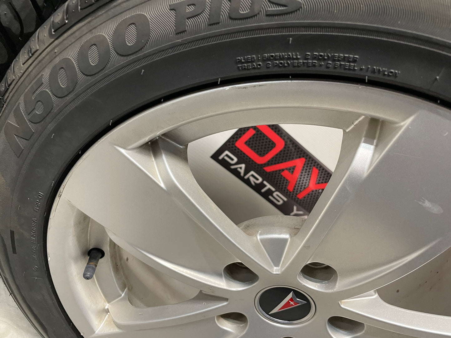 2004 Pontiac GTO Wheels and Tires 17X8 OEM