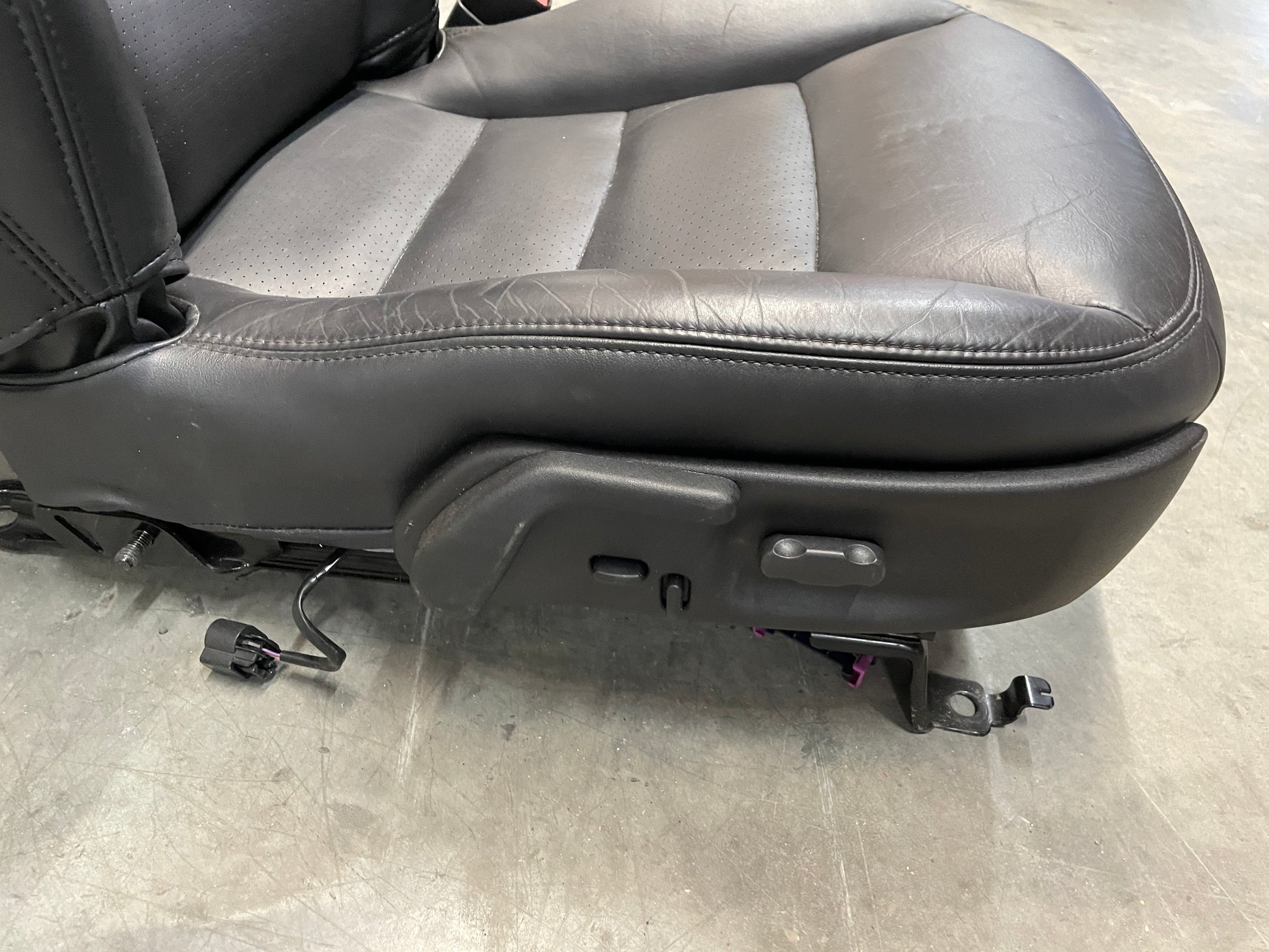 2011 Chevy C6 Corvette Grand Sport Seats Front RH & LH Black Leather OEM - Day's Parts Yard