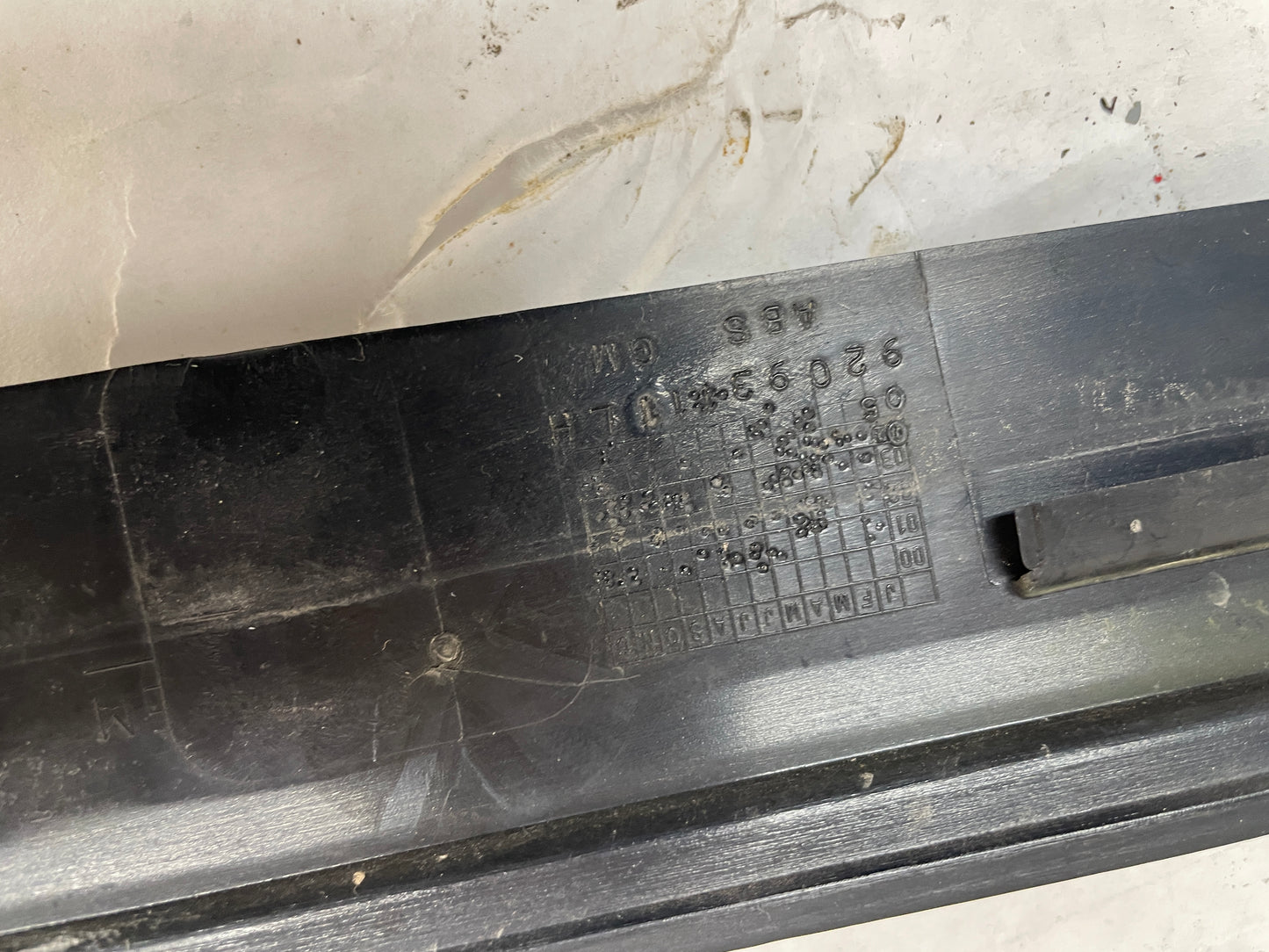 2005 Pontiac GTO LH Driver Exterior B Pillar Window Trim Applique Cover OEM