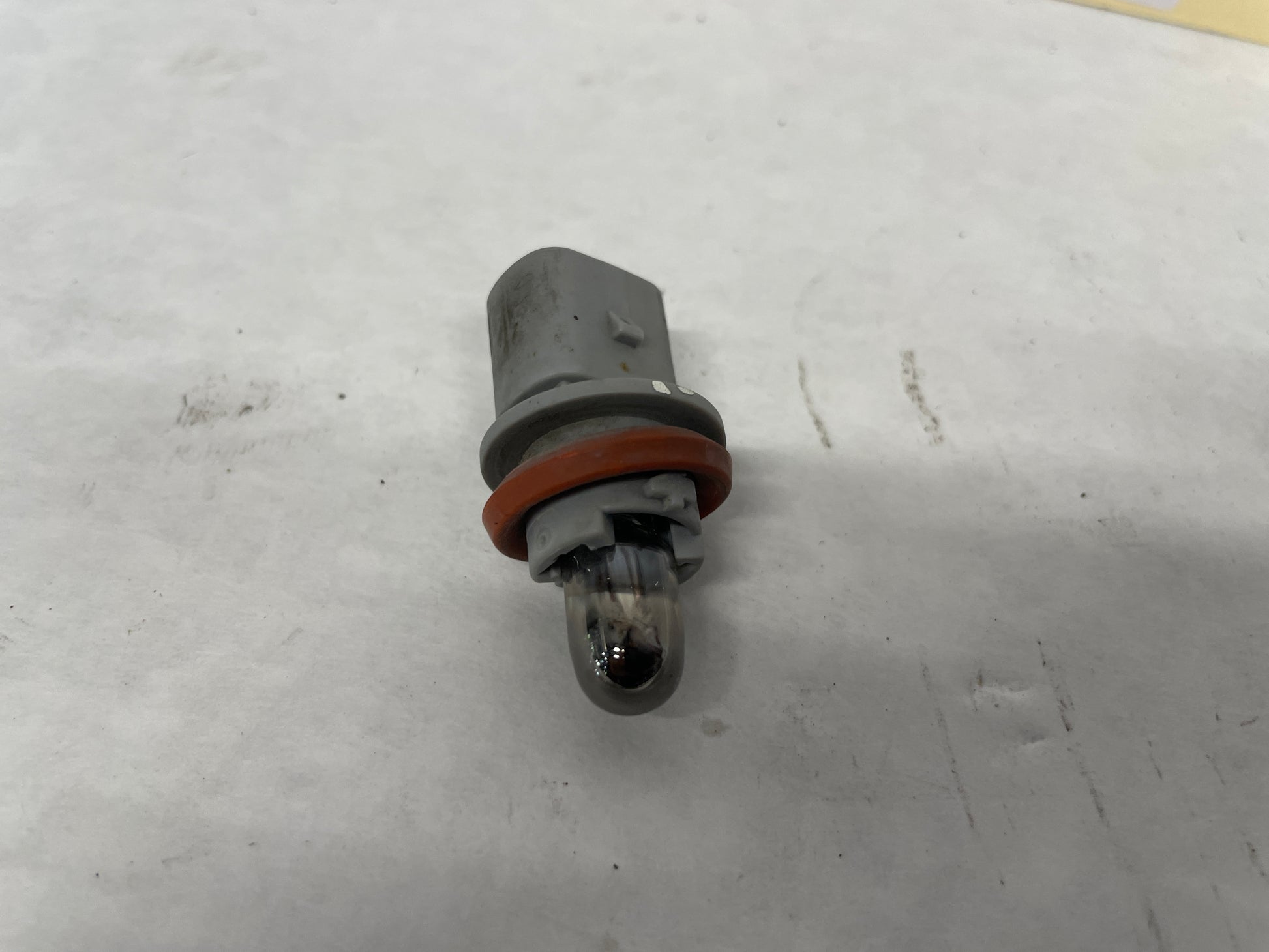 2006 Pontiac GTO Marker Light Turn Signal Bulb Socket OEM - Day's Parts Yard