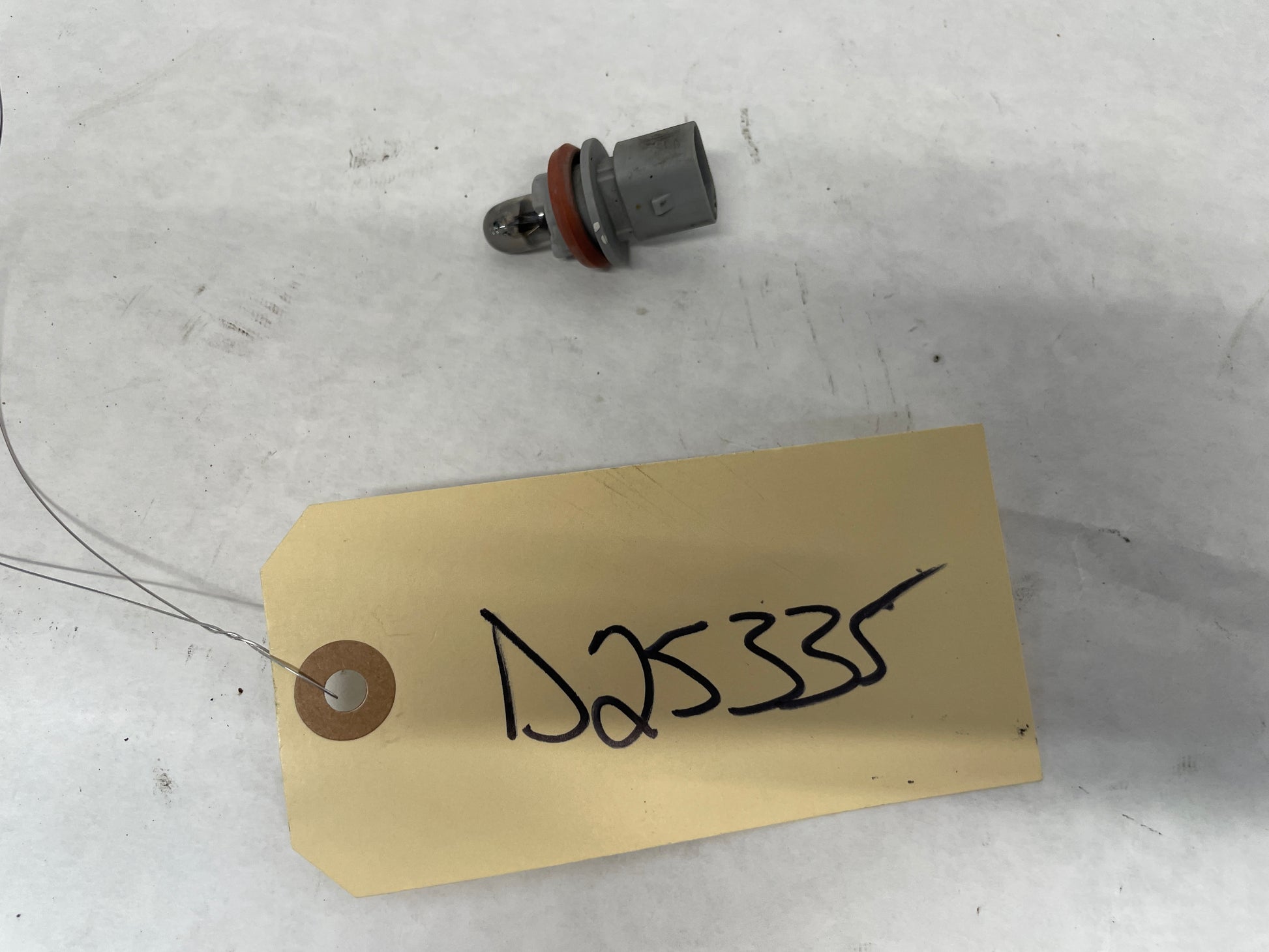 2006 Pontiac GTO Marker Light Turn Signal Bulb Socket OEM - Day's Parts Yard