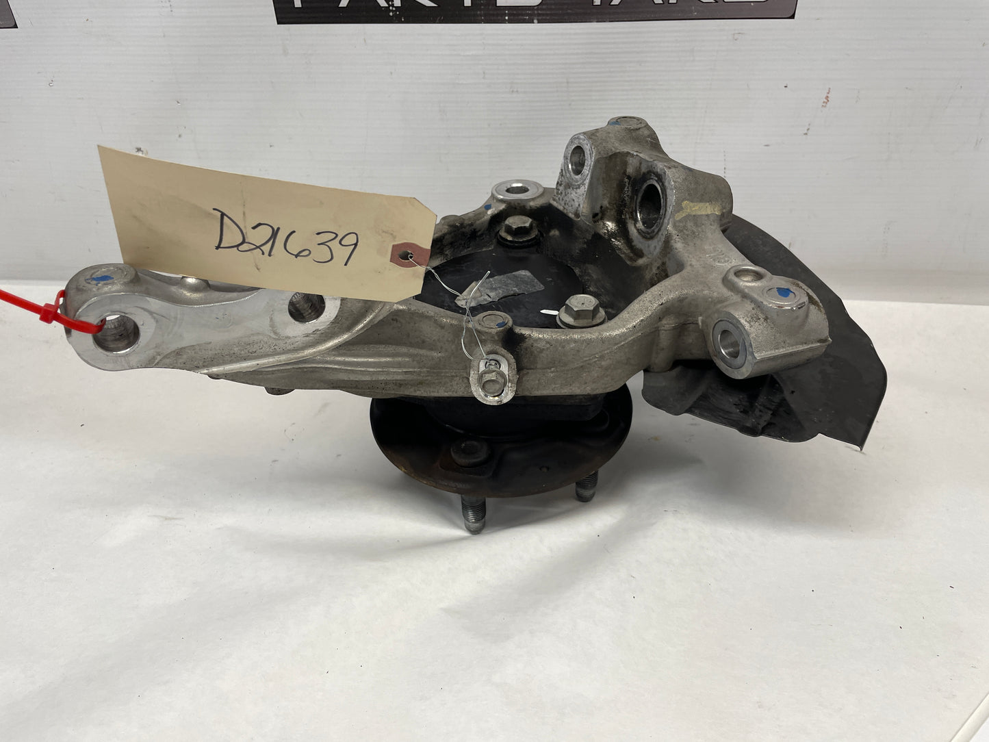 2016 Cadillac ATS-V RH Passenger Front Spindle Knuckle Hub Bearing Assembly OEM