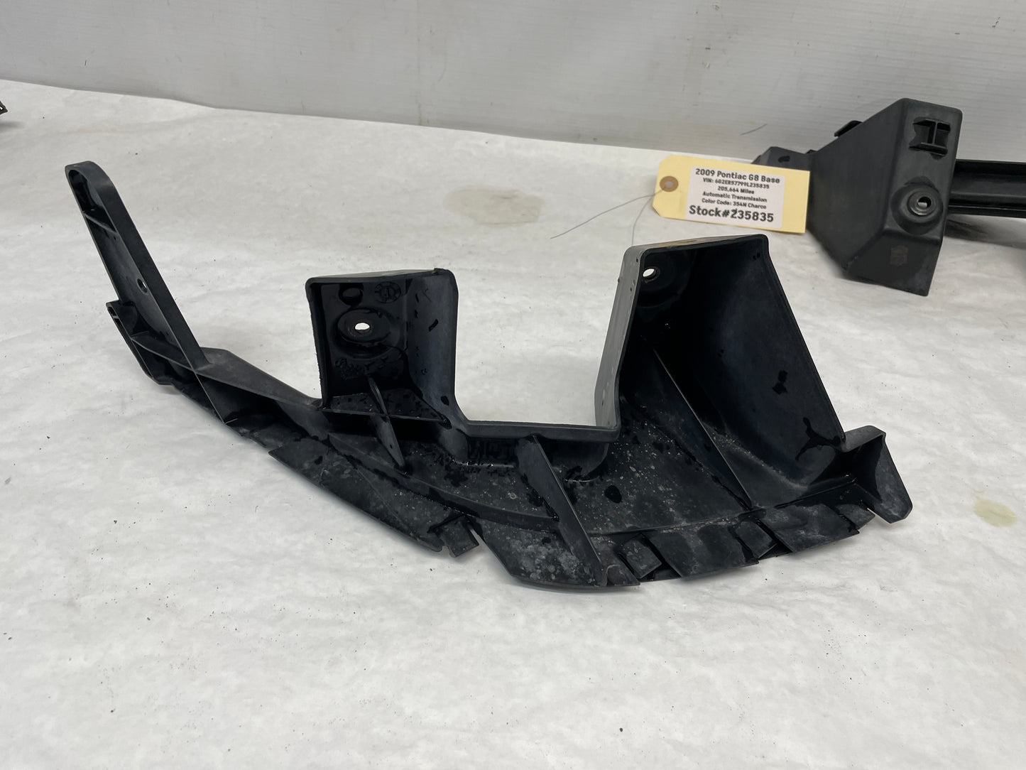 2009 Pontiac G8 Base RH & LH Rear Bumper Upper Support OEM - Day's Parts Yard