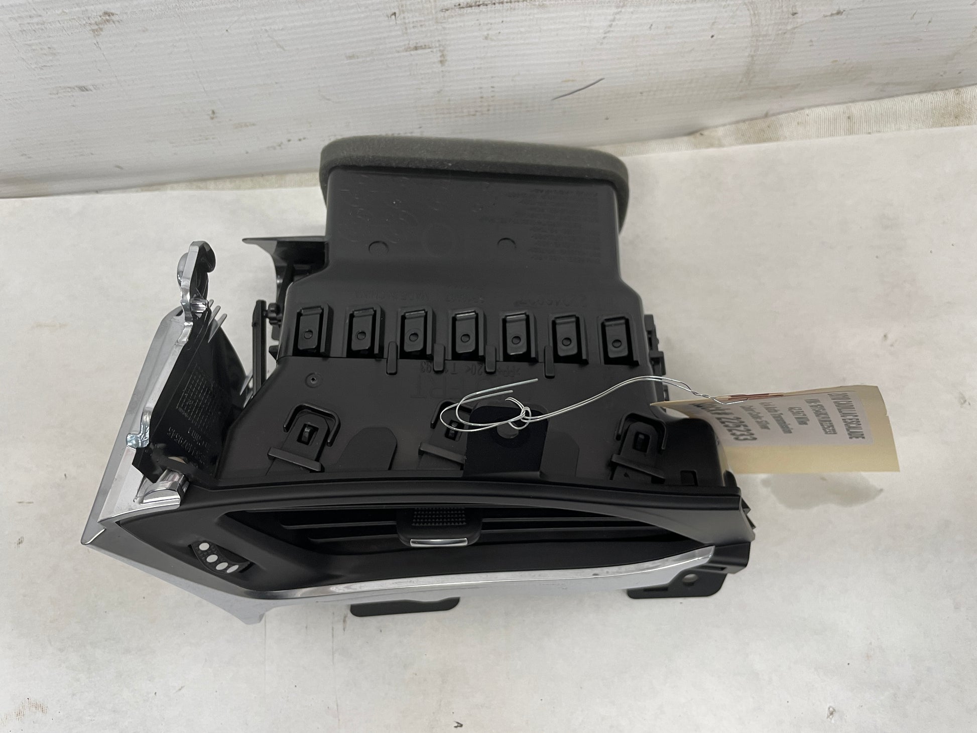 2018 Cadillac Escalade LH Driver Dash Vent OEM - Day's Parts Yard
