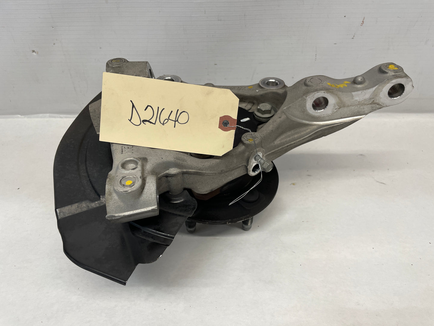 2016 Cadillac ATS-V LH Driver Front Spindle Knuckle Hub Bearing Assembly OEM