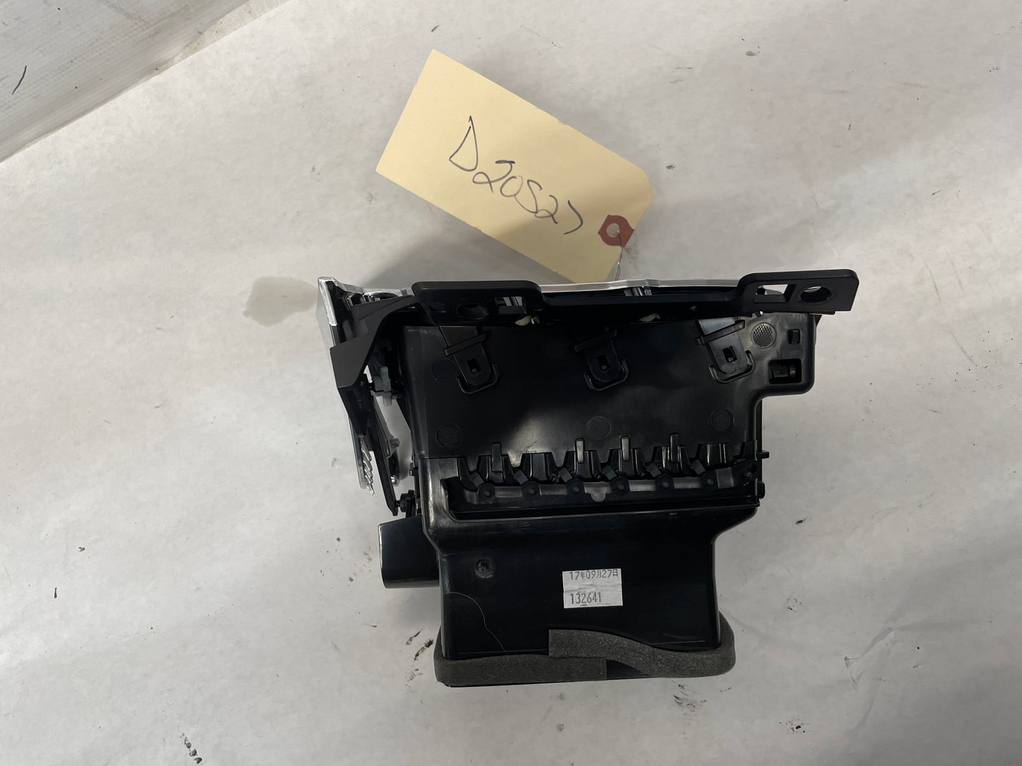2018 Cadillac Escalade LH Driver Dash Vent OEM - Day's Parts Yard
