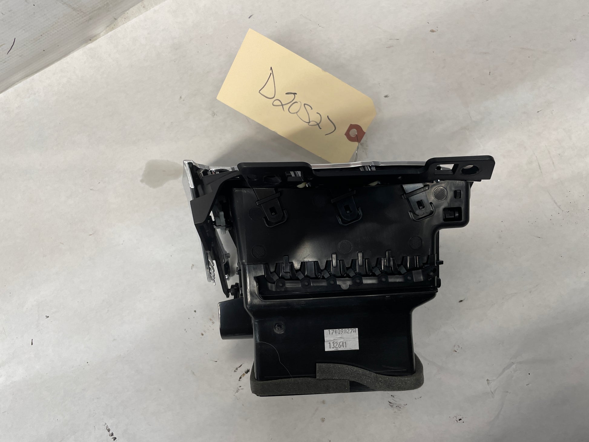 2018 Cadillac Escalade LH Driver Dash Vent OEM - Day's Parts Yard