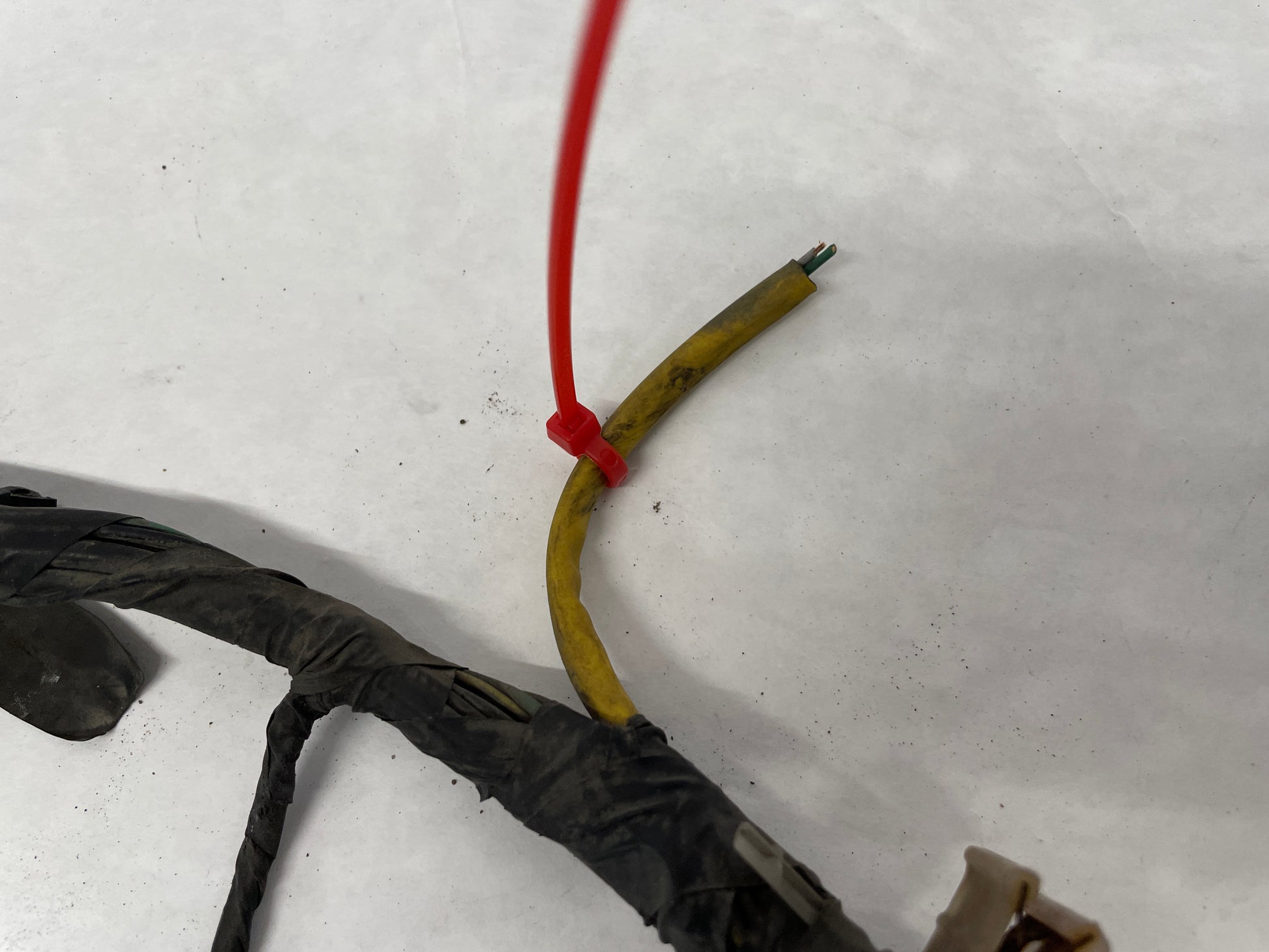2009 Pontiac G8 Base Radiator Core Support Head Light Lamp Wiring Wire Harness OEM - Day's Parts Yard