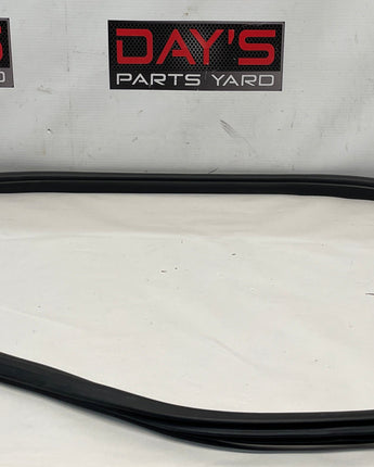 2015 Chevy SS Sedan RH Passenger Front Door Weather Strip Rubber Seal OEM