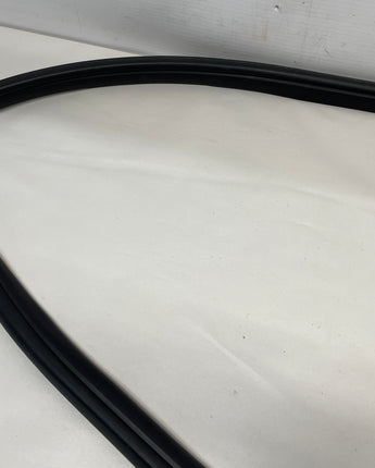 2015 Chevy SS Sedan RH Passenger Front Door Weather Strip Rubber Seal OEM