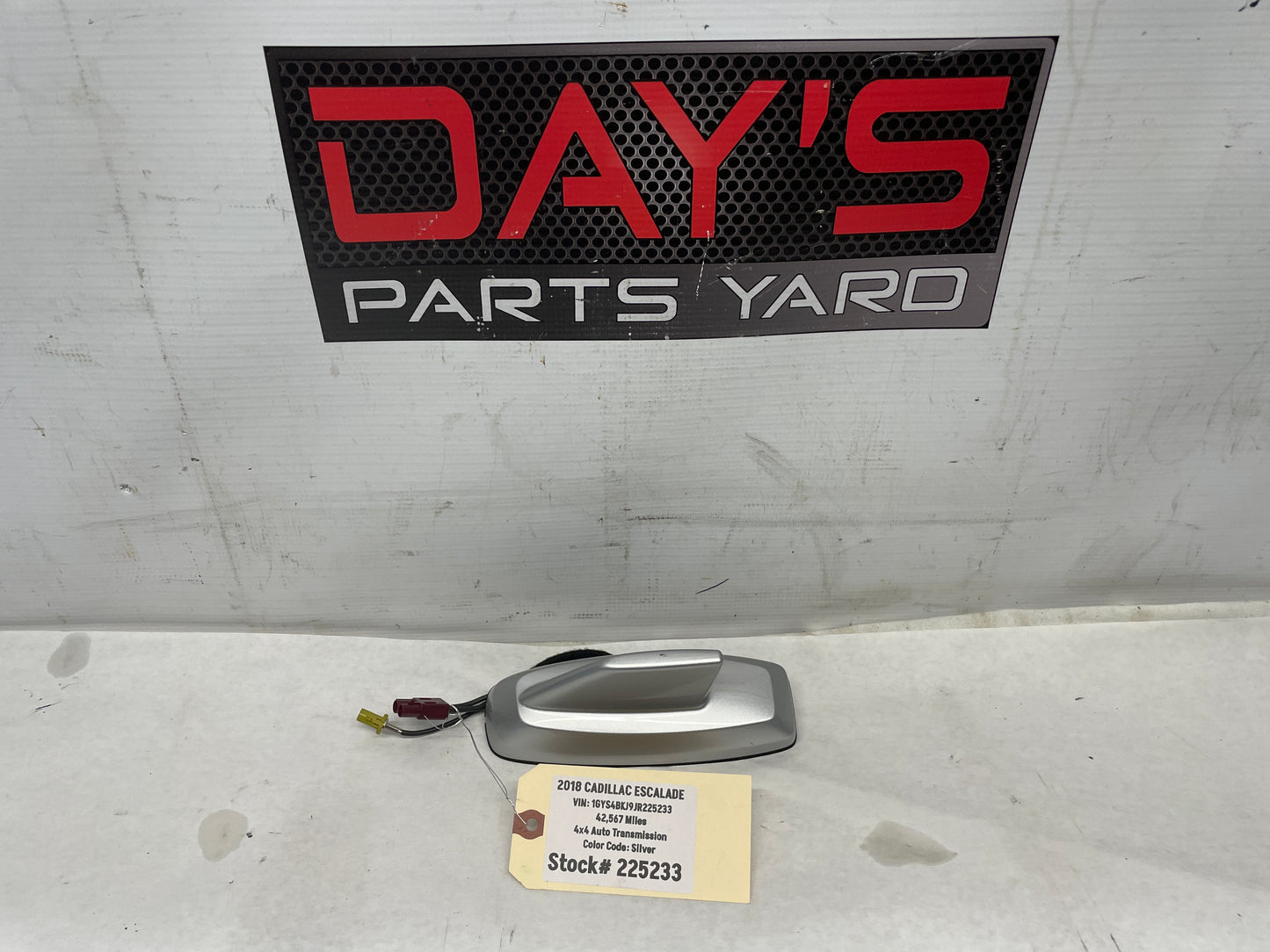 2018 Cadillac Escalade Shark Fin Frequency Antenna OEM - Day's Parts Yard