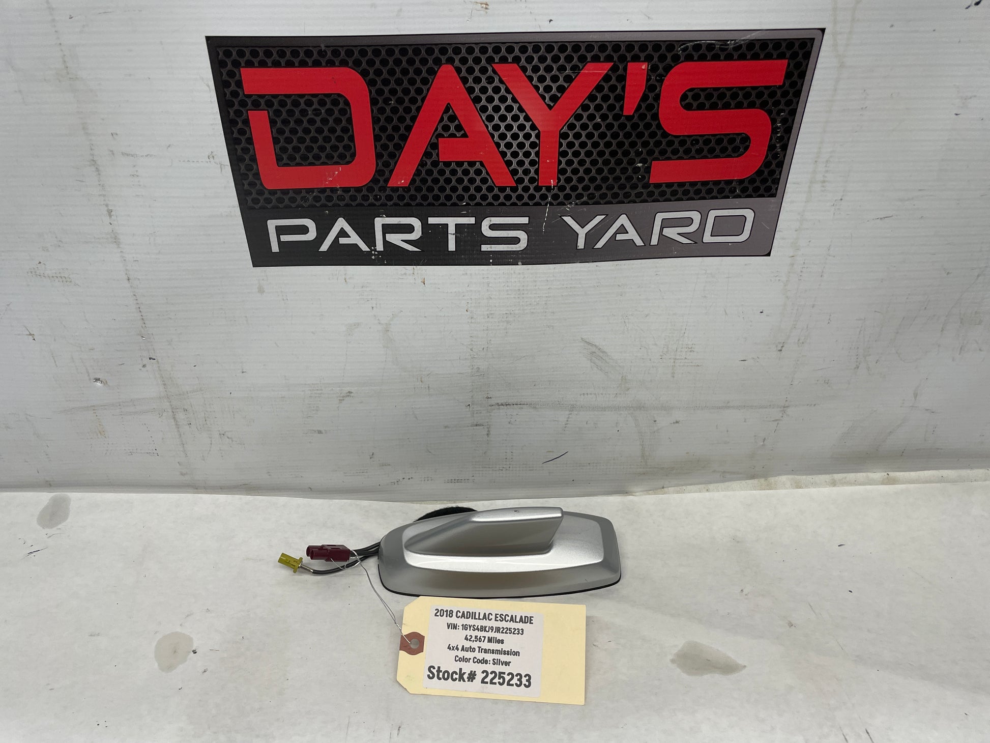 2018 Cadillac Escalade Shark Fin Frequency Antenna OEM - Day's Parts Yard
