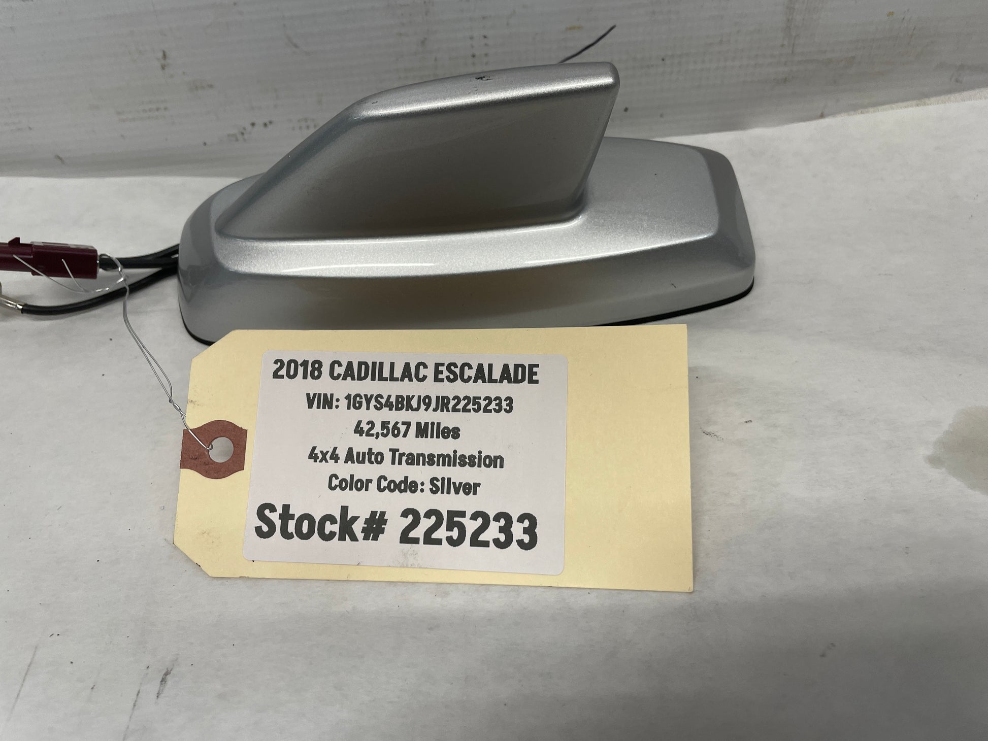 2018 Cadillac Escalade Shark Fin Frequency Antenna OEM - Day's Parts Yard