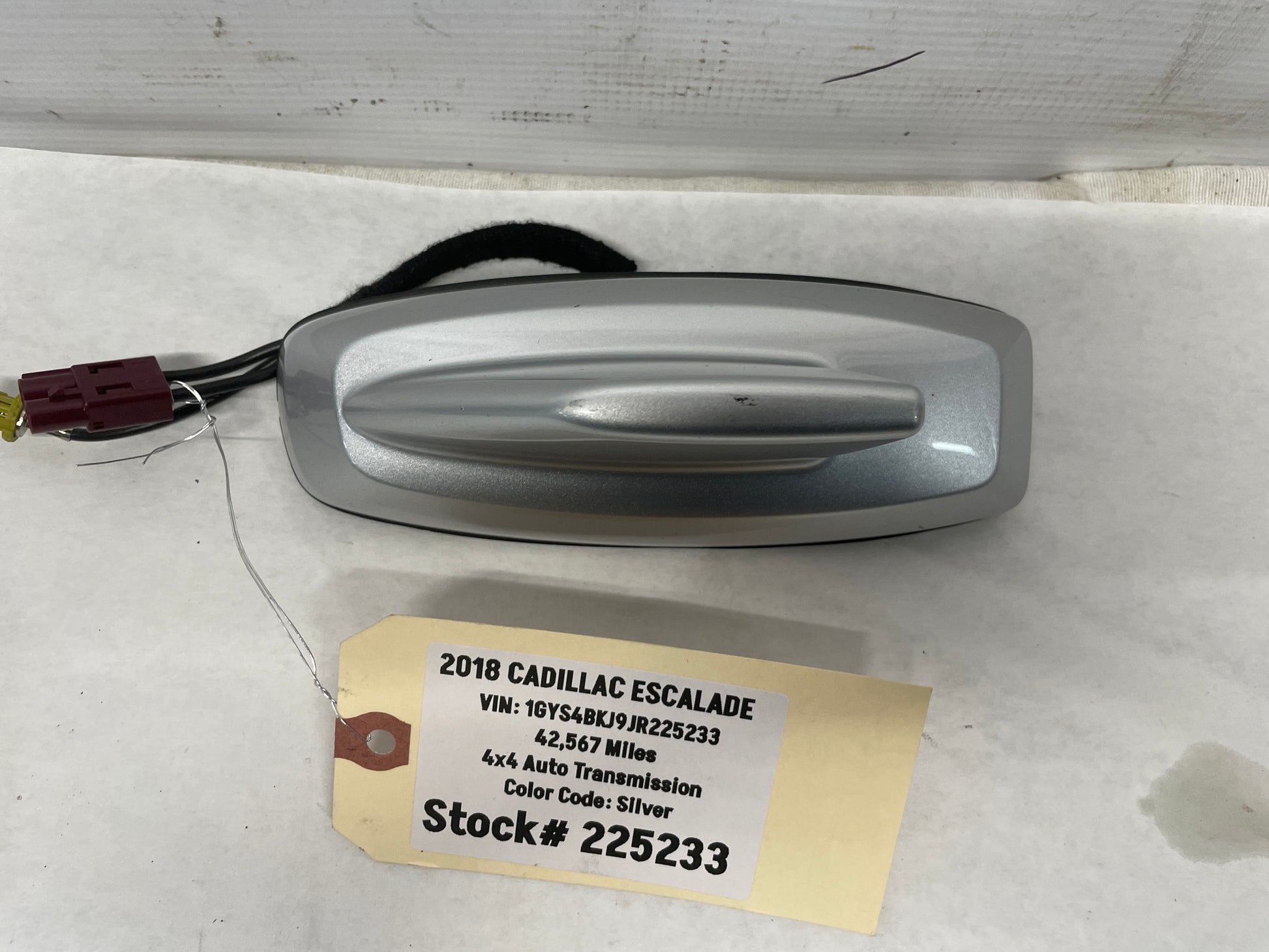 2018 Cadillac Escalade Shark Fin Frequency Antenna OEM - Day's Parts Yard