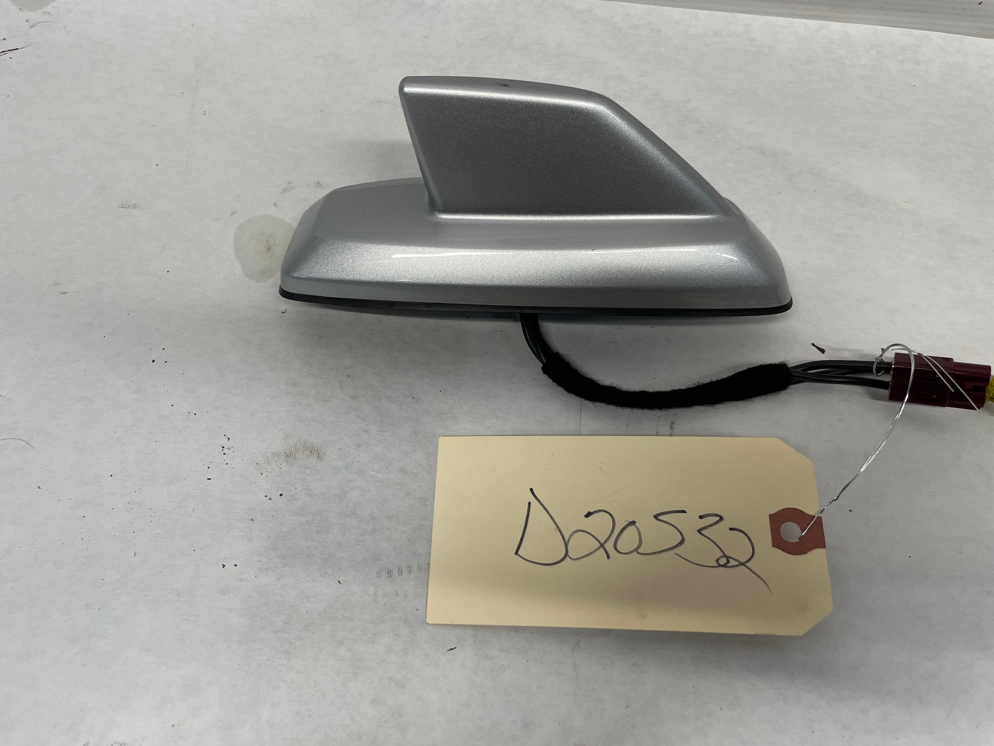 2018 Cadillac Escalade Shark Fin Frequency Antenna OEM - Day's Parts Yard