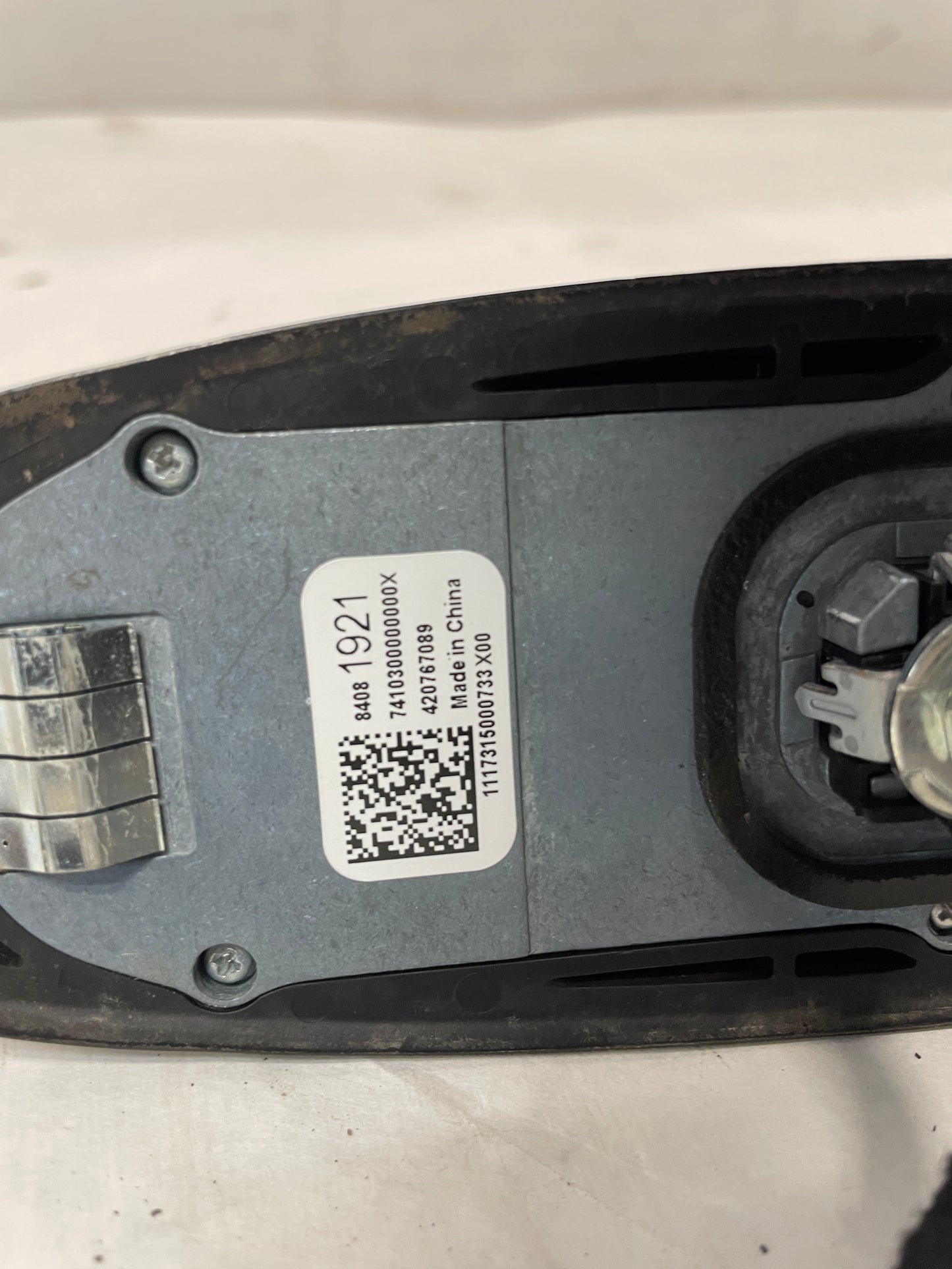 2018 Cadillac Escalade Shark Fin Frequency Antenna OEM - Day's Parts Yard