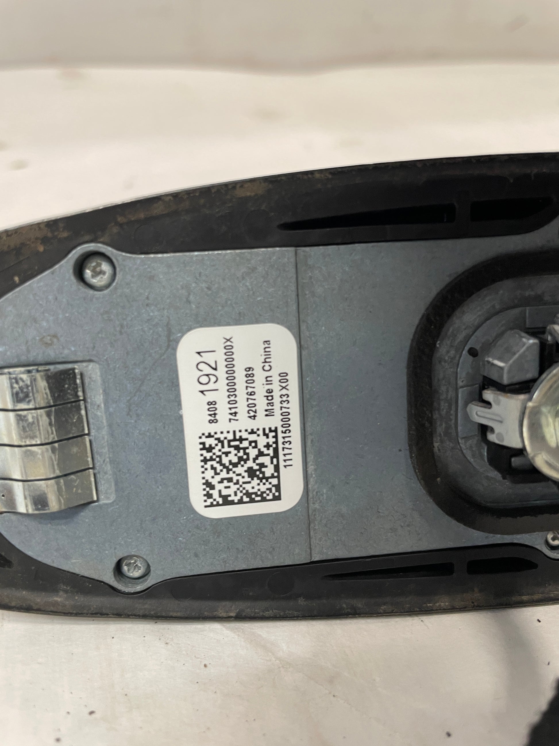 2018 Cadillac Escalade Shark Fin Frequency Antenna OEM - Day's Parts Yard