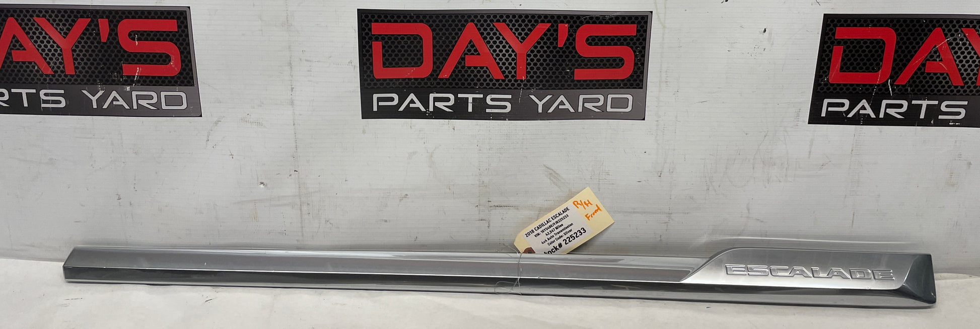 2018 Cadillac Escalade RH Passenger Front Door Molding Trim OEM - Day's Parts Yard