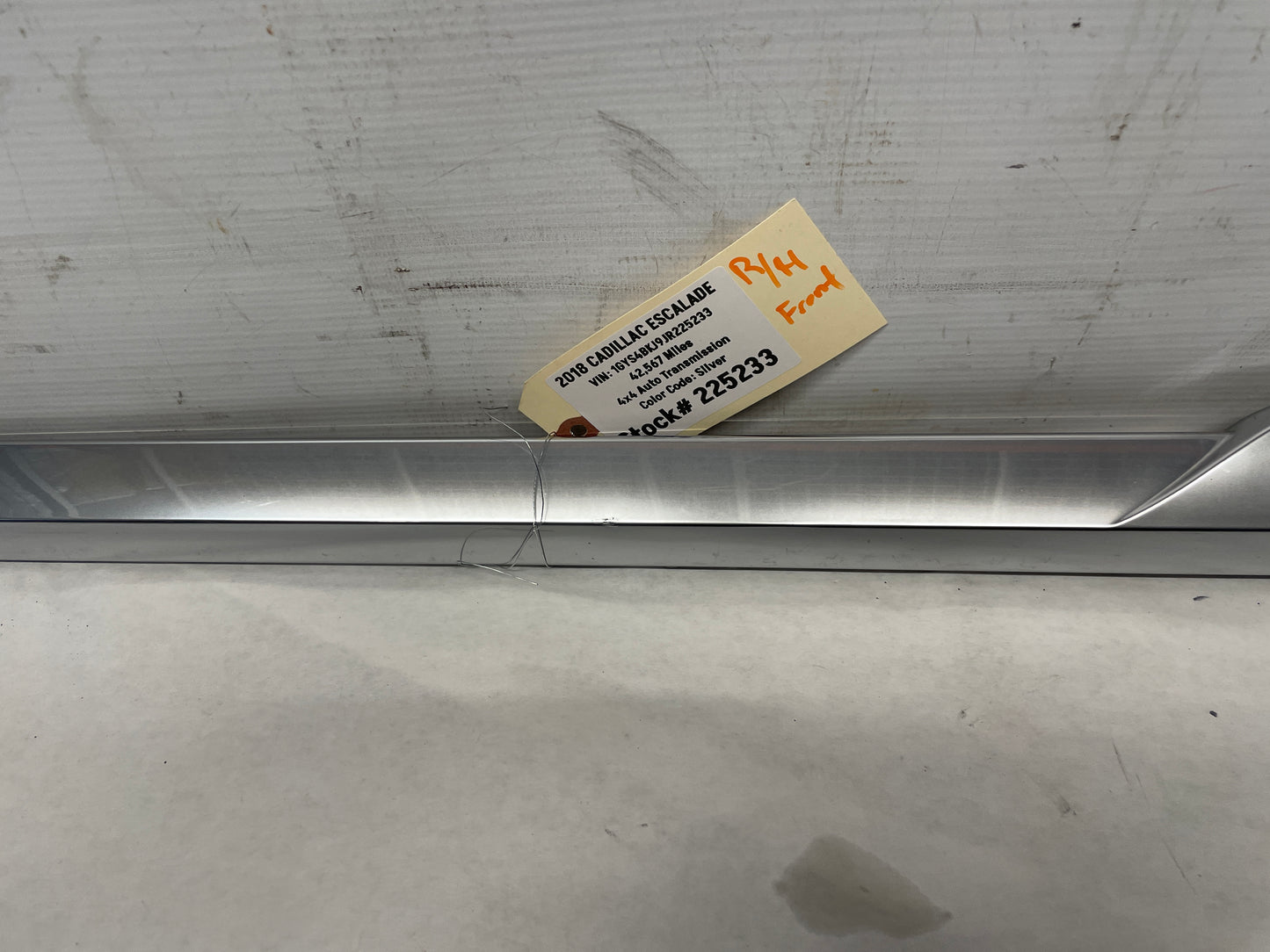 2018 Cadillac Escalade RH Passenger Front Door Molding Trim OEM - Day's Parts Yard