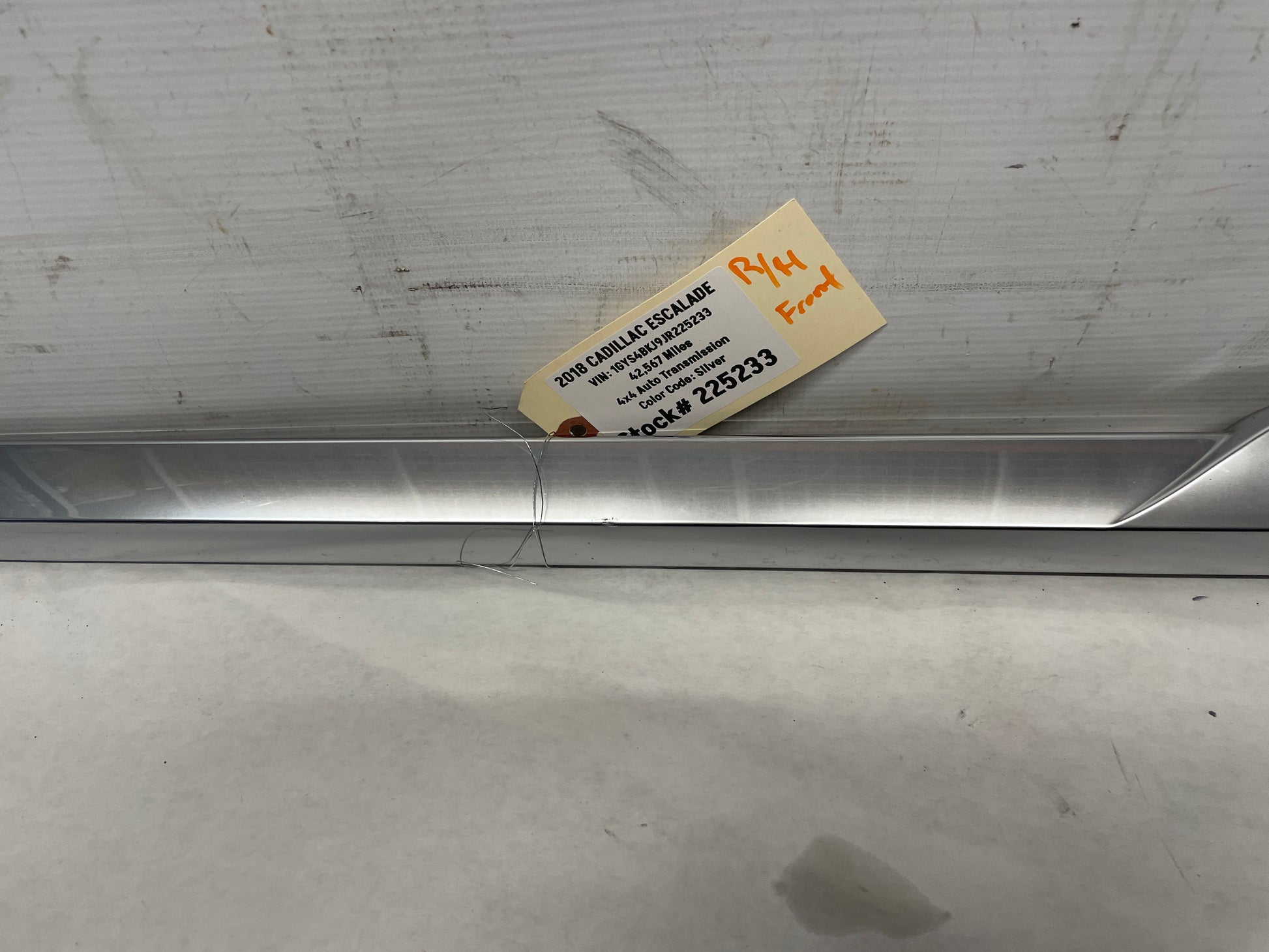 2018 Cadillac Escalade RH Passenger Front Door Molding Trim OEM - Day's Parts Yard