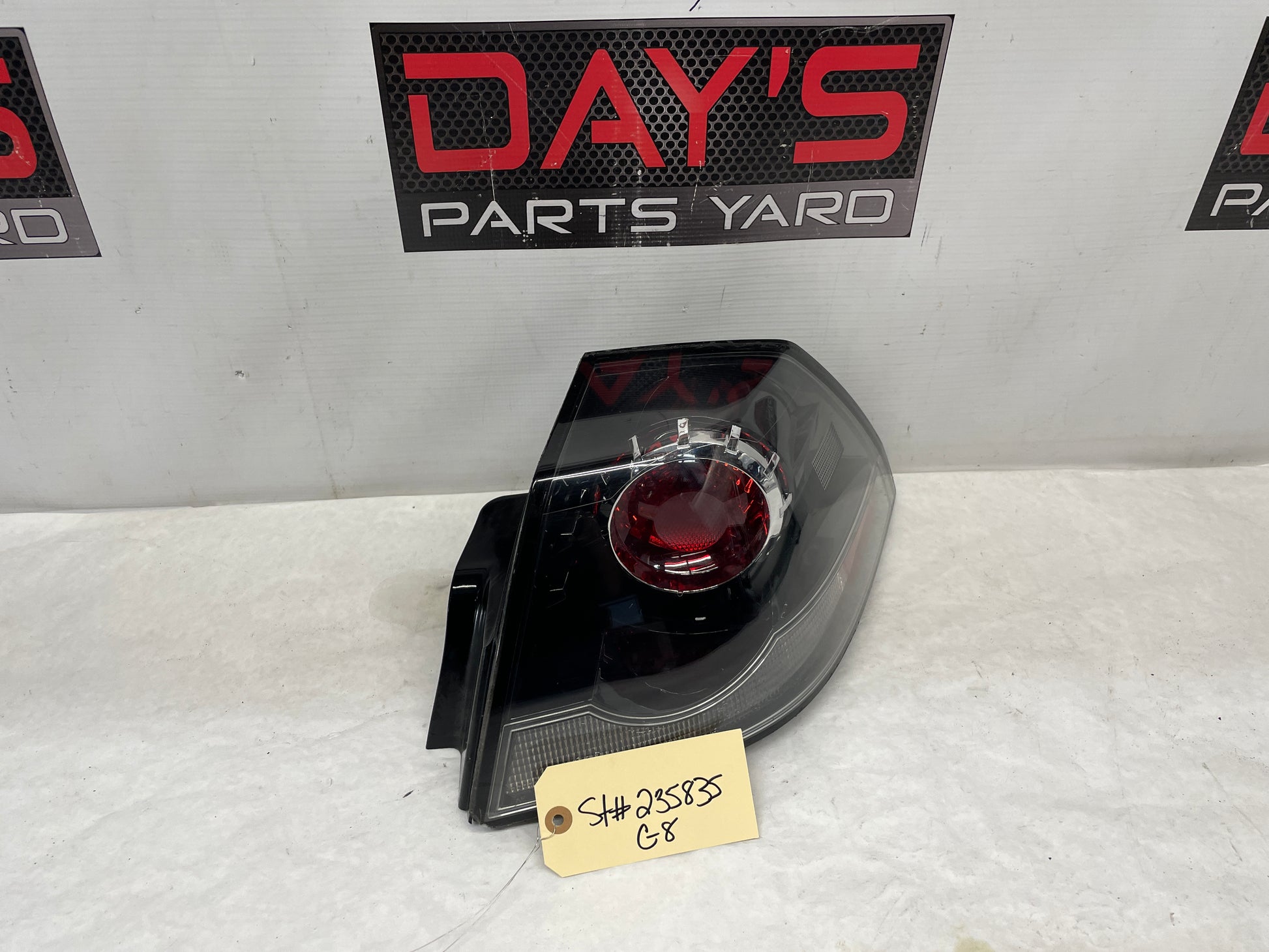 2009 Pontiac G8 Base RH Passenger Tail Light Taillight Lamp OEM - Day's Parts Yard