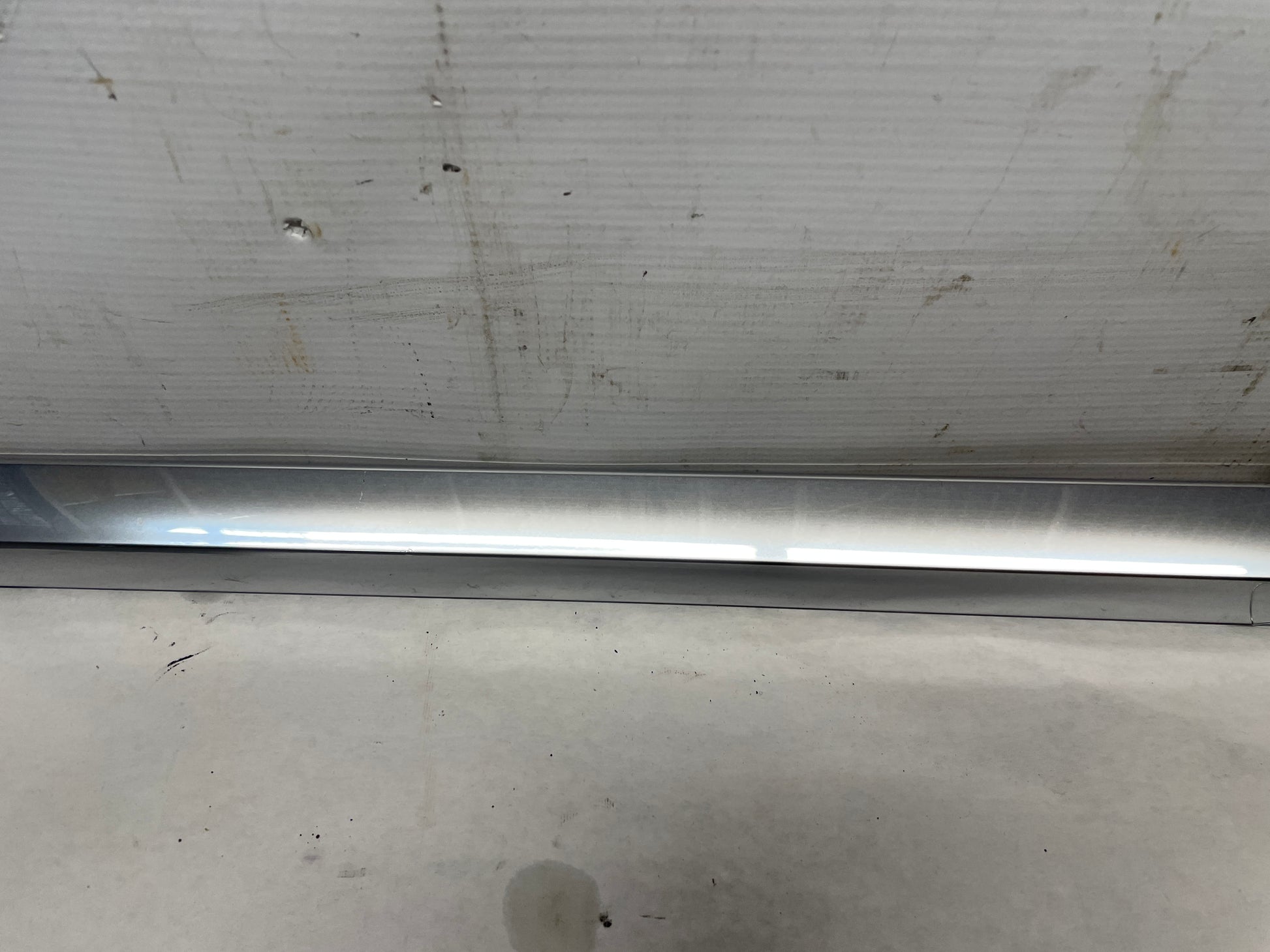 2018 Cadillac Escalade RH Passenger Front Door Molding Trim OEM - Day's Parts Yard