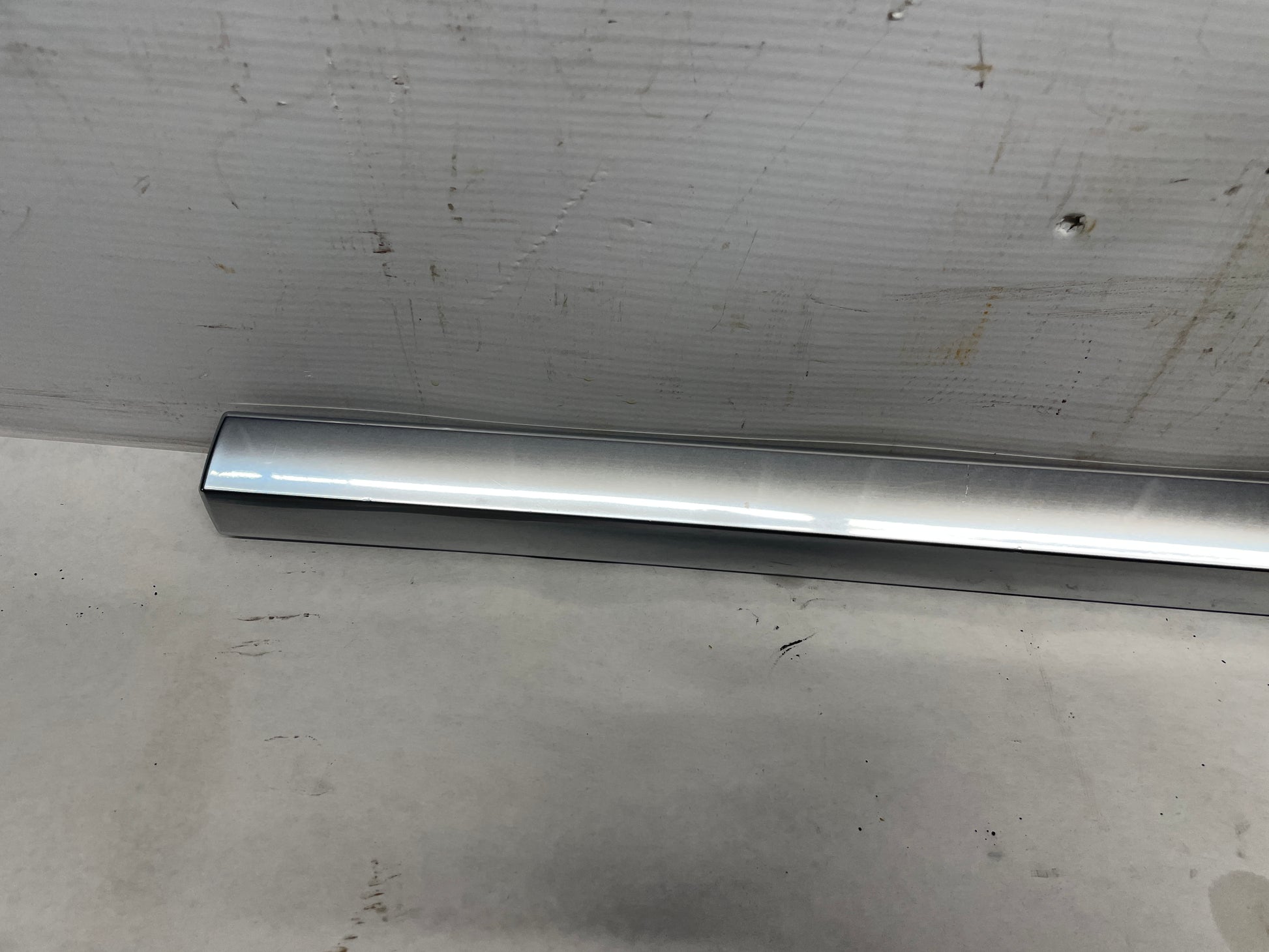 2018 Cadillac Escalade RH Passenger Front Door Molding Trim OEM - Day's Parts Yard