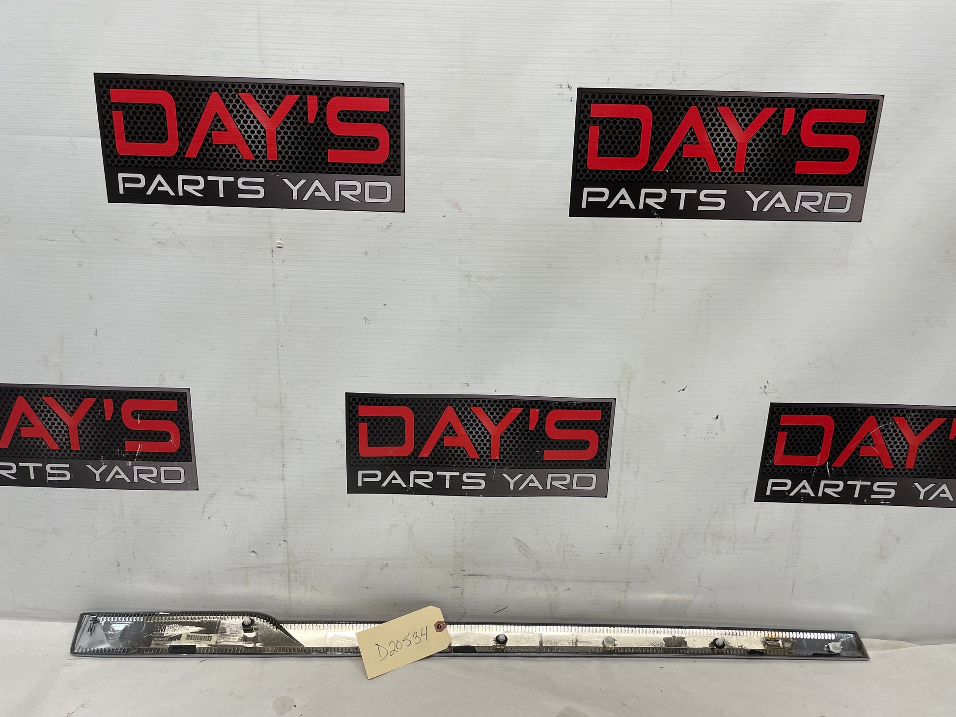 2018 Cadillac Escalade RH Passenger Front Door Molding Trim OEM - Day's Parts Yard