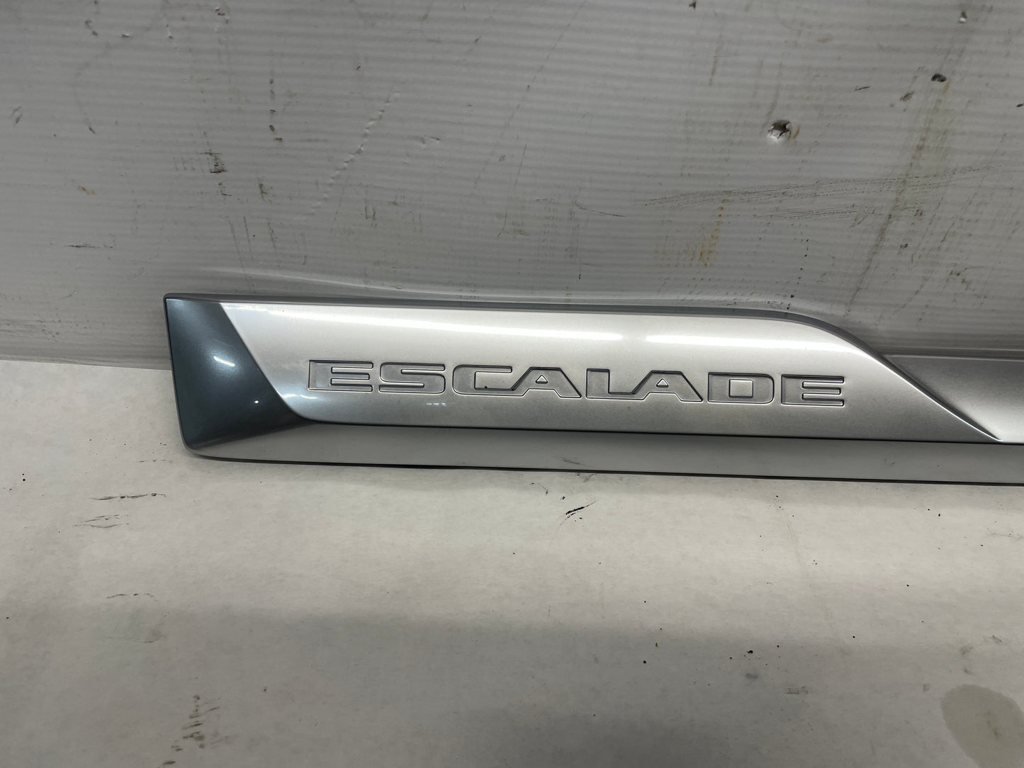2018 Cadillac Escalade LH Driver Front Door Molding Trim OEM - Day's Parts Yard