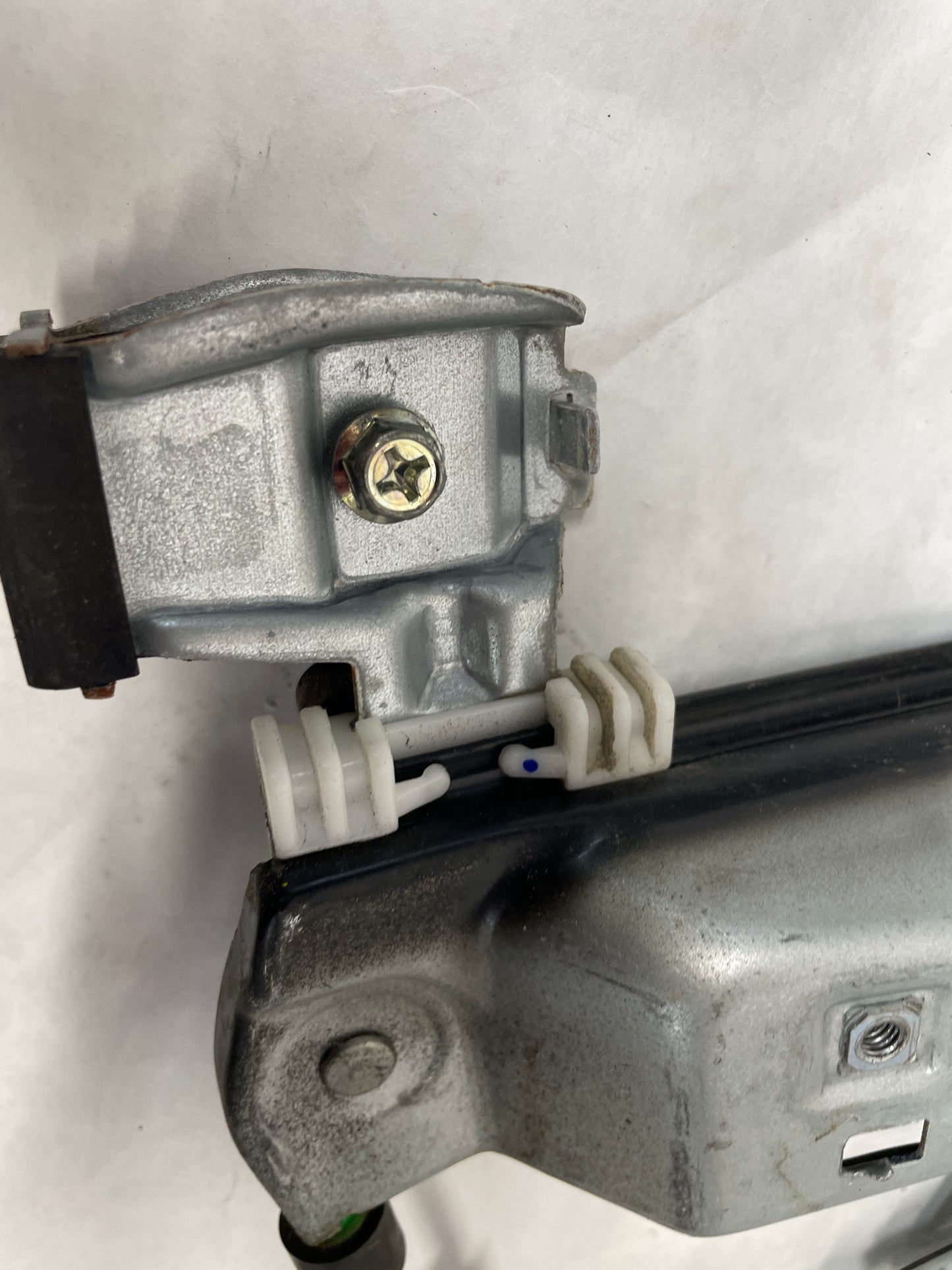 2015 Chevy SS Sedan LH Driver Front Window Regulator w/ Motor OEM - Day's Parts Yard