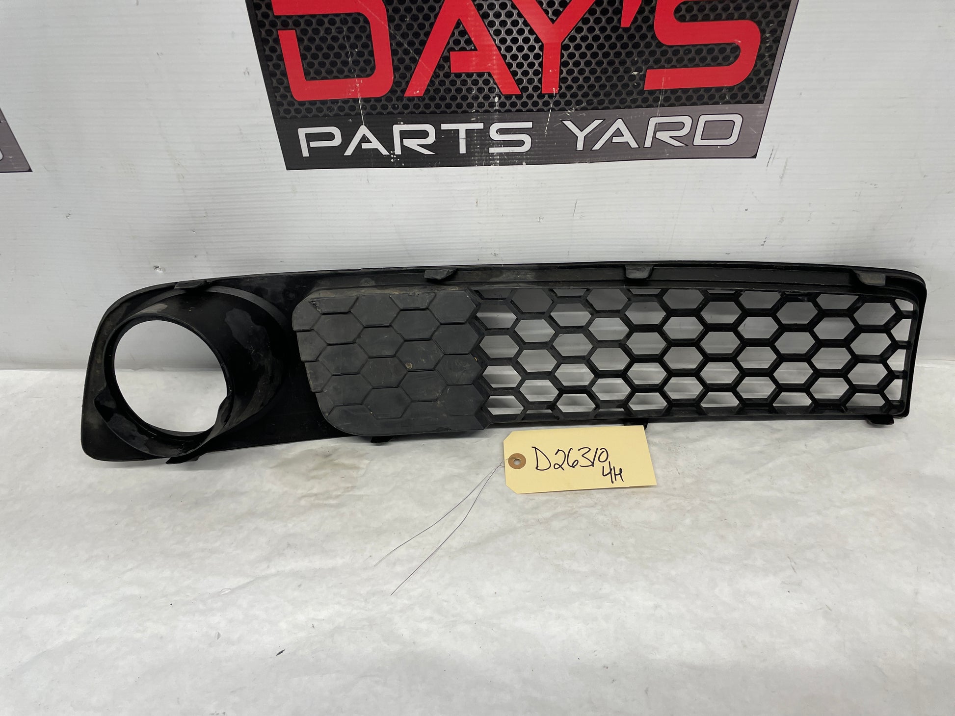 2009 Pontiac G8 GT LH Driver Front Bumper Lower Fog Light Grill Grille OEM - Day's Parts Yard
