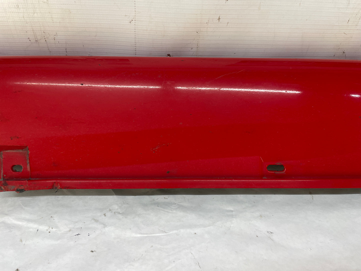 2005 Pontiac GTO LH Driver Rocker Molding Side Skirt Trim Panel OEM - Day's Parts Yard