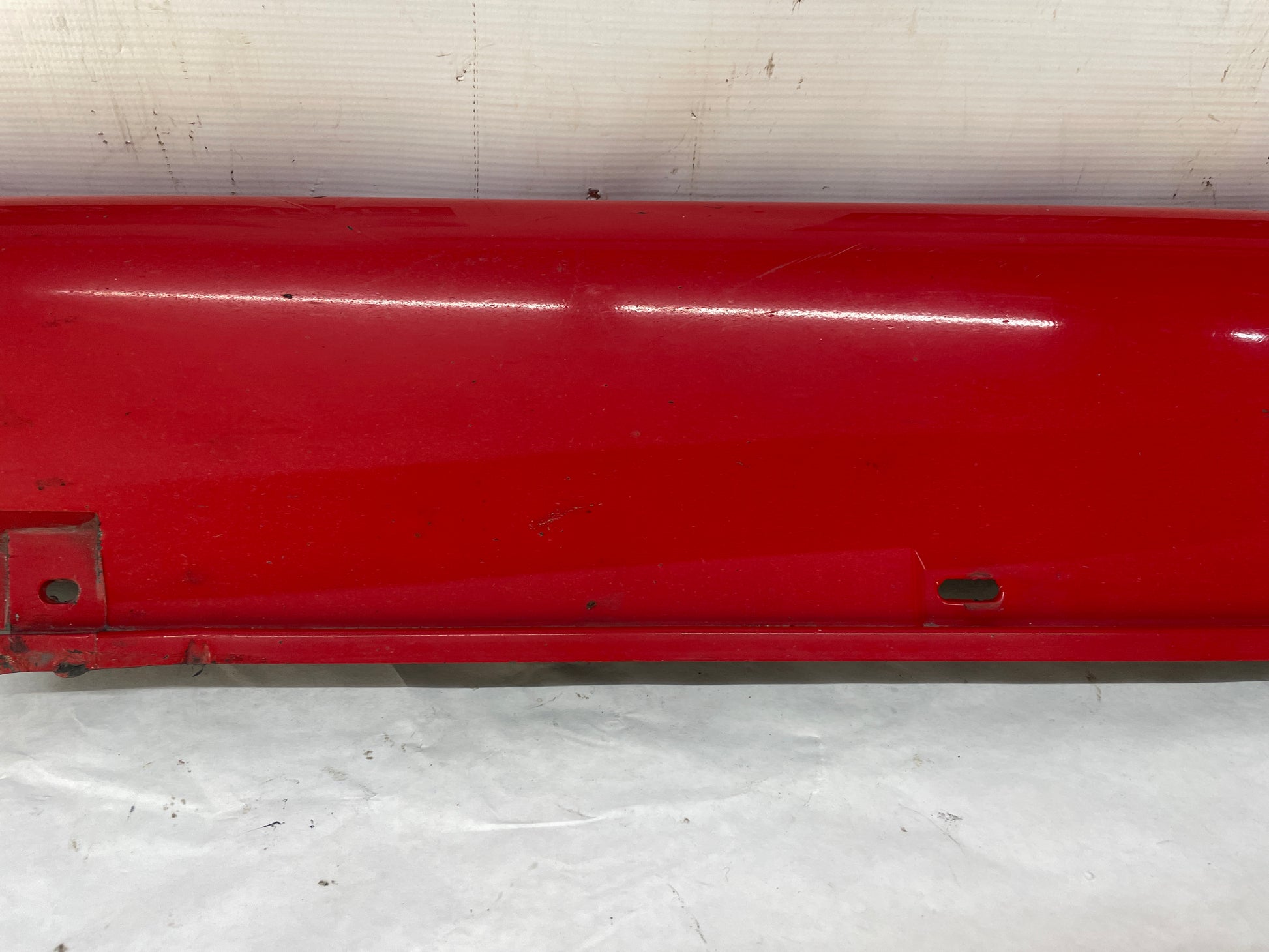 2005 Pontiac GTO LH Driver Rocker Molding Side Skirt Trim Panel OEM - Day's Parts Yard