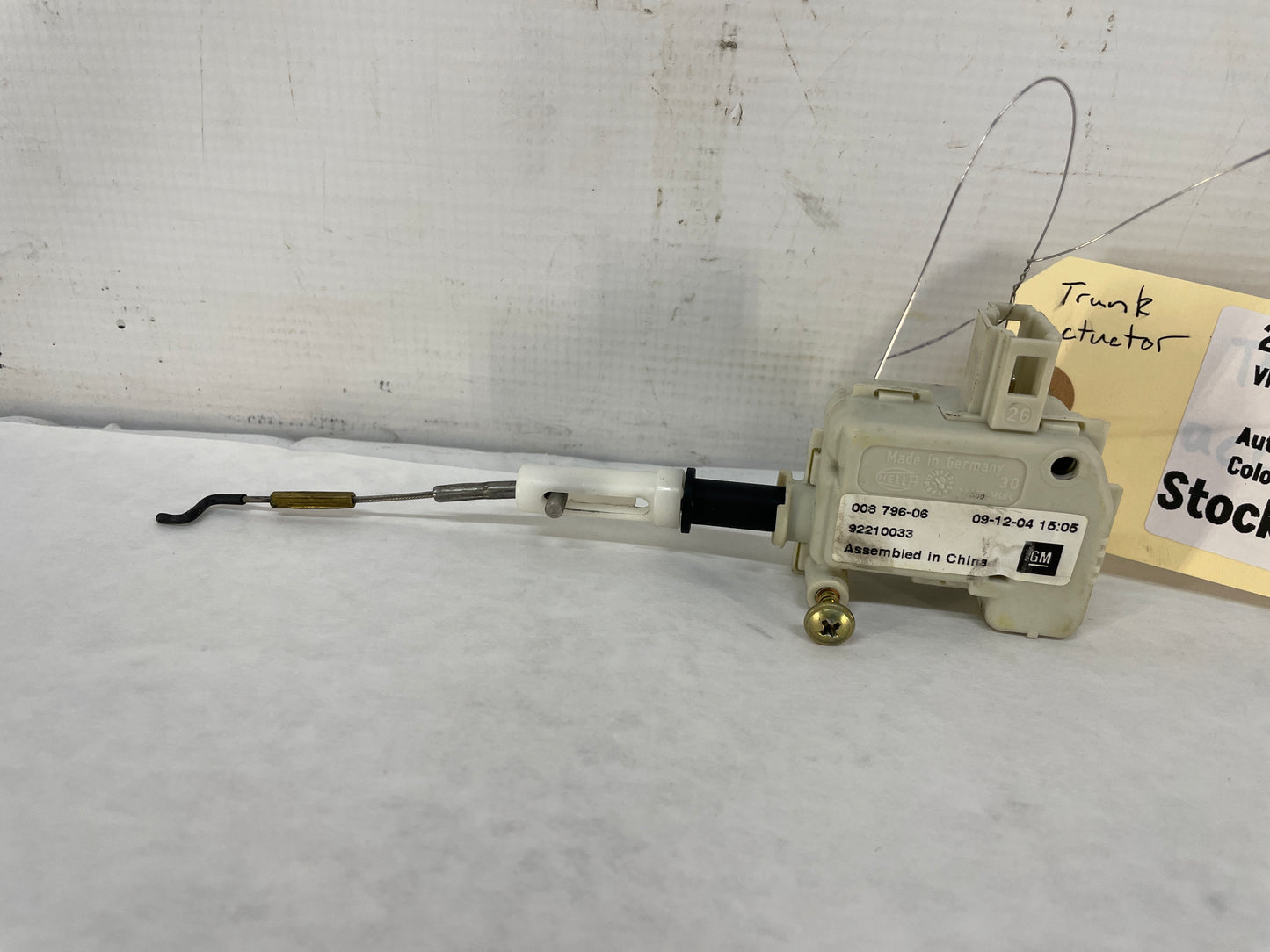 2005 Pontiac GTO Trunk Deck Lid Lock Actuator w/ Linkage OEM
