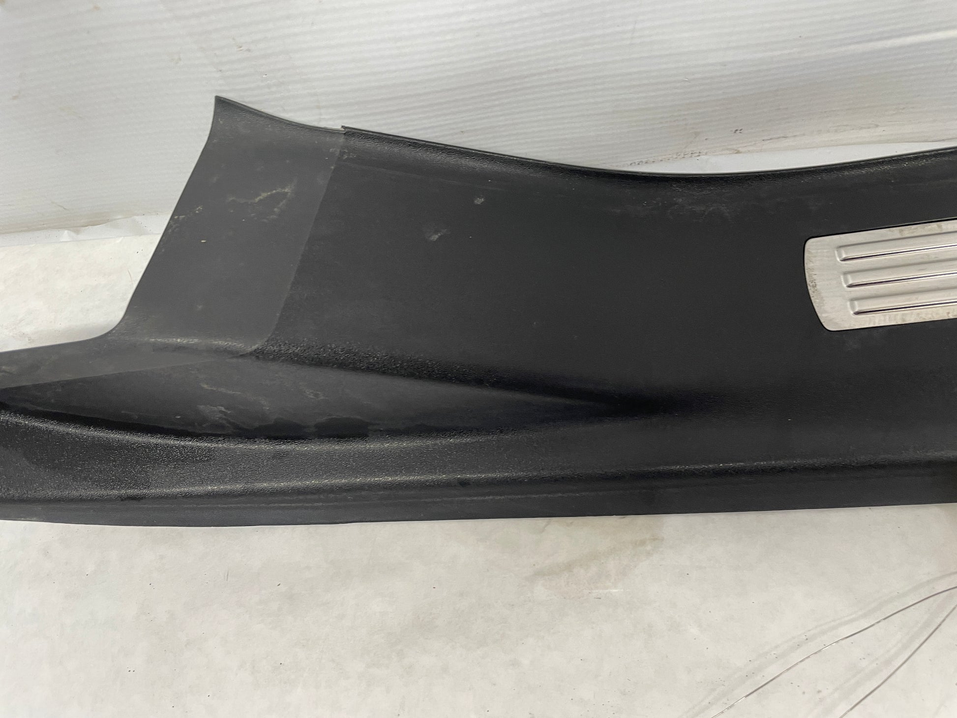 2009 Pontiac G8 GT RH Passenger Rear Door Trim Sill Scuff Kick Panel OEM - Day's Parts Yard